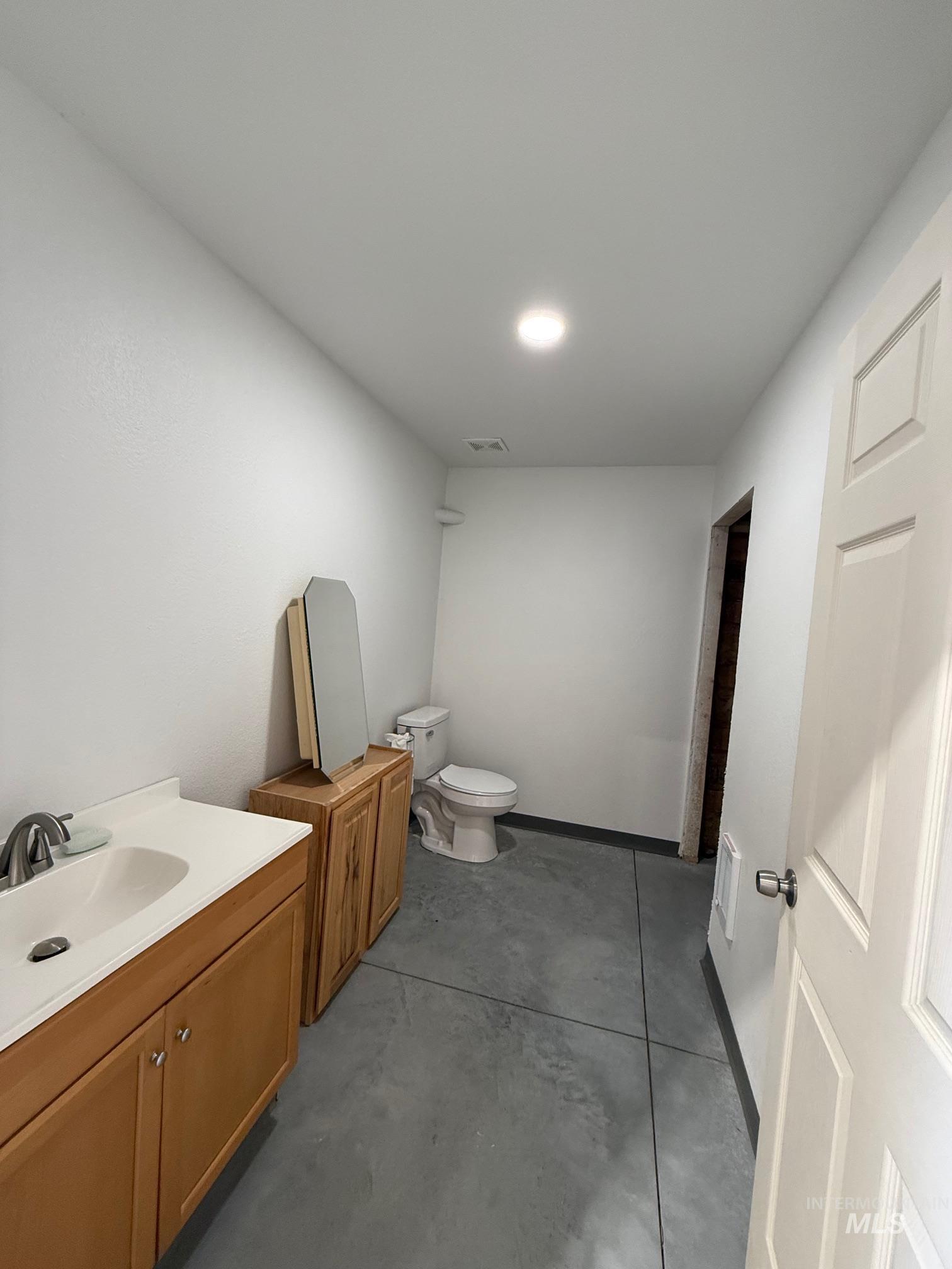 5525 E Amity Property Photo 6