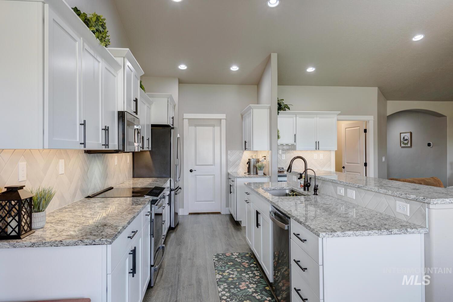 2290 Shoshone Ln Property Photo 11