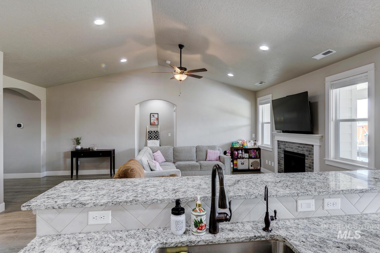 2290 Shoshone Ln Property Photo 13