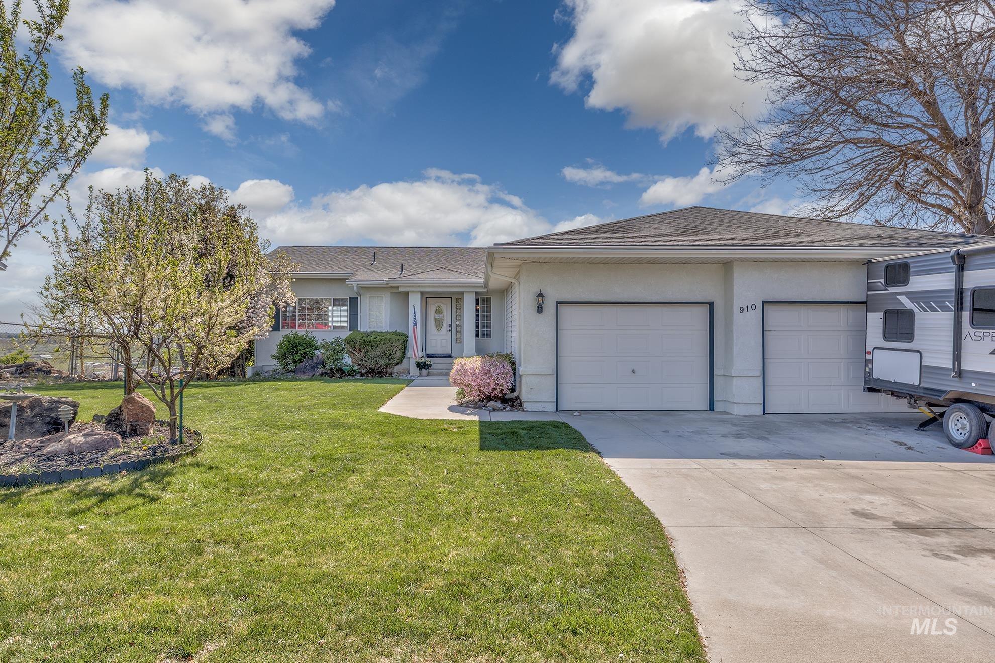 910 Hughes Dr Property Photo