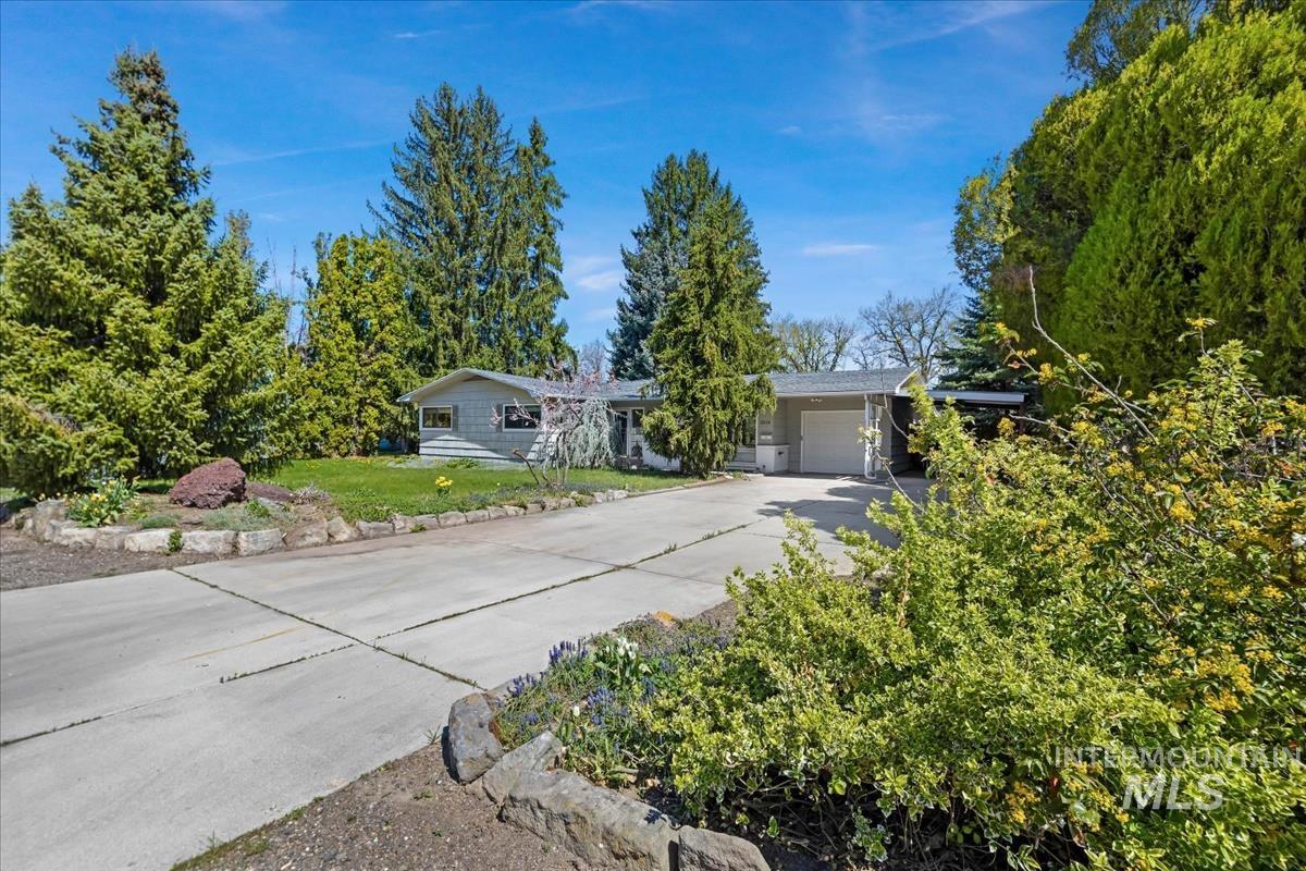 5624 W Lynwood Pl. Property Photo 1