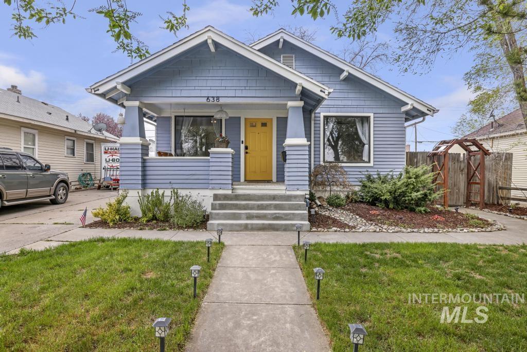 638 4th Ave E Property Photo 1