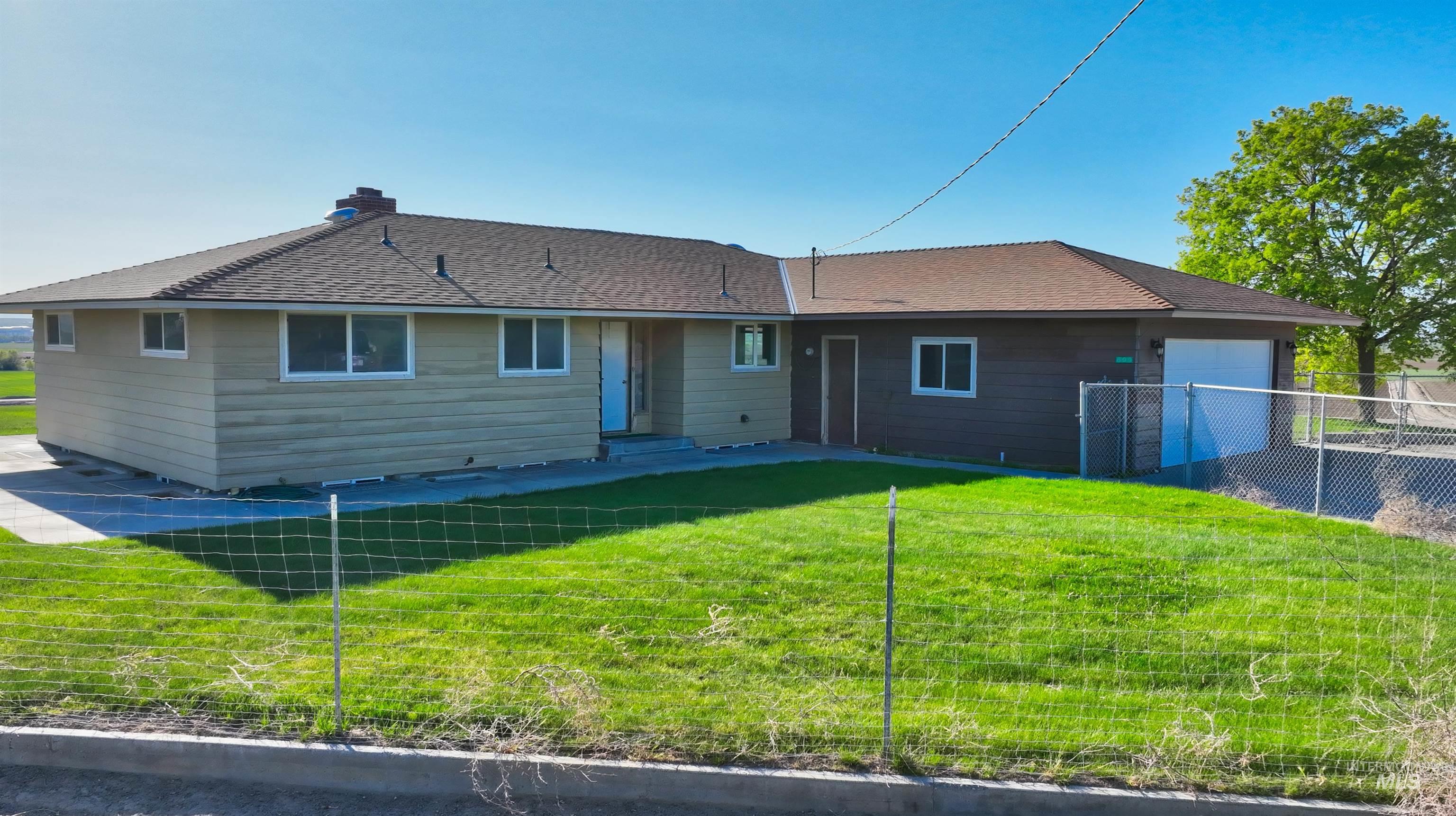 699 Alberta Ave Property Photo