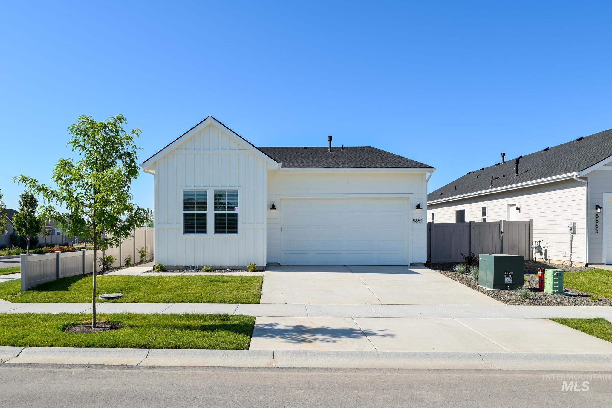 8651 W Stillmore St Property Photo 1