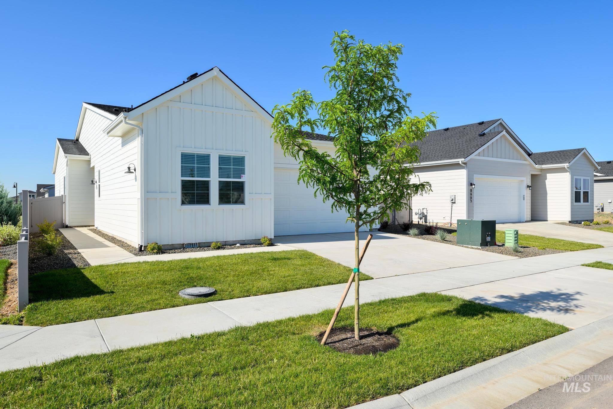8651 W Stillmore St Property Photo 3