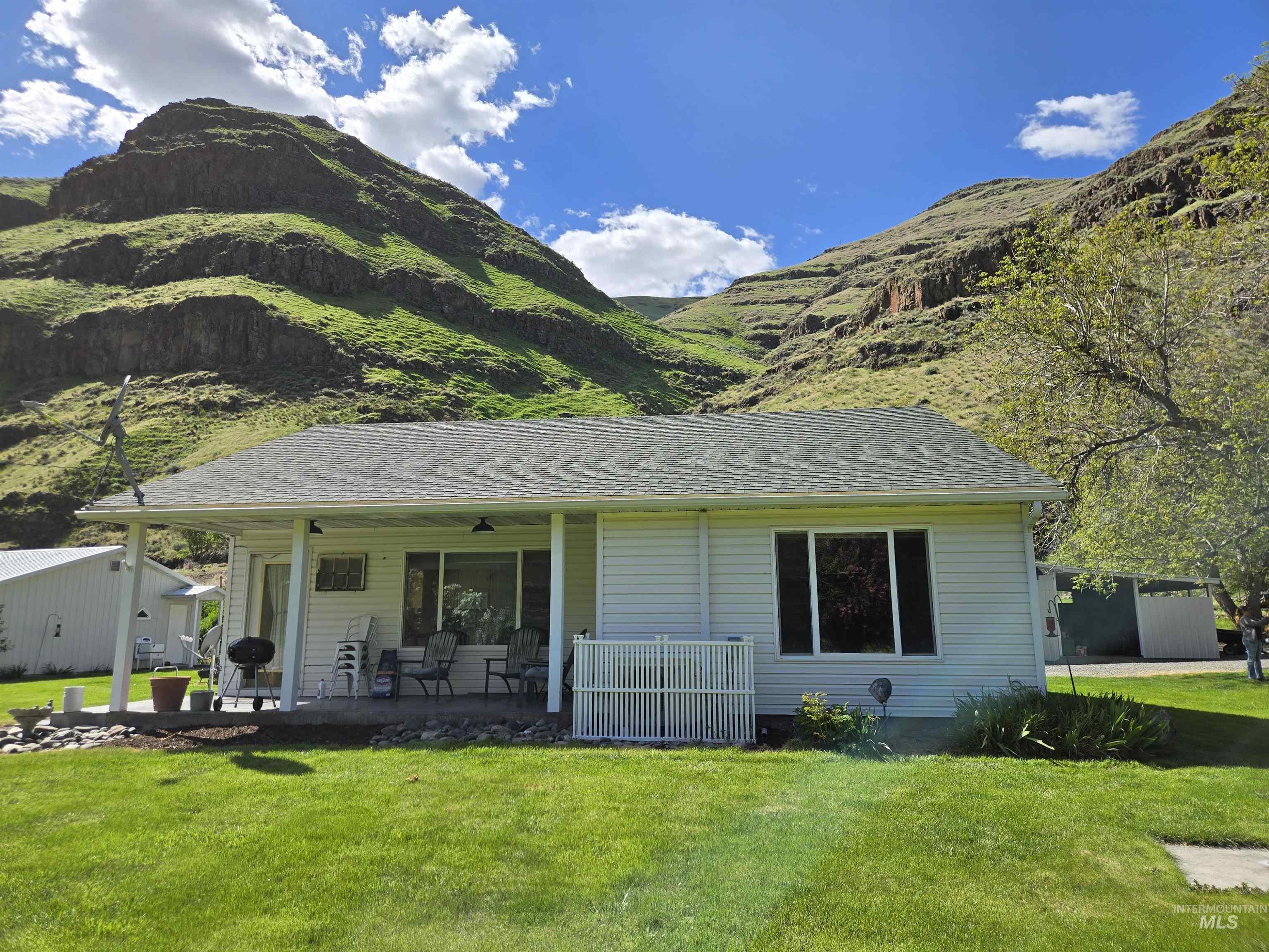 17082 Snake River Road Property Photo