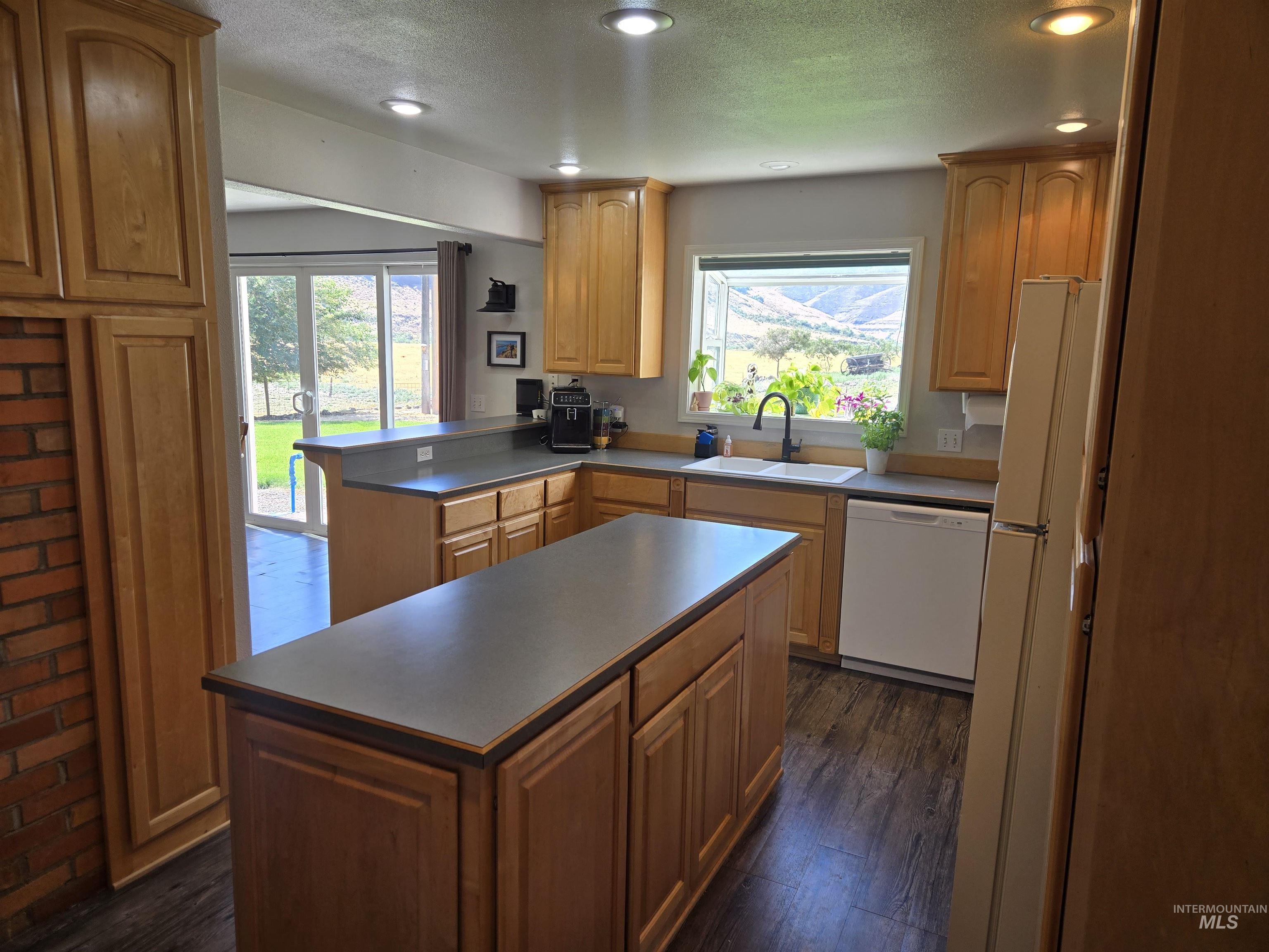 17082 Snake River Road Property Photo 3