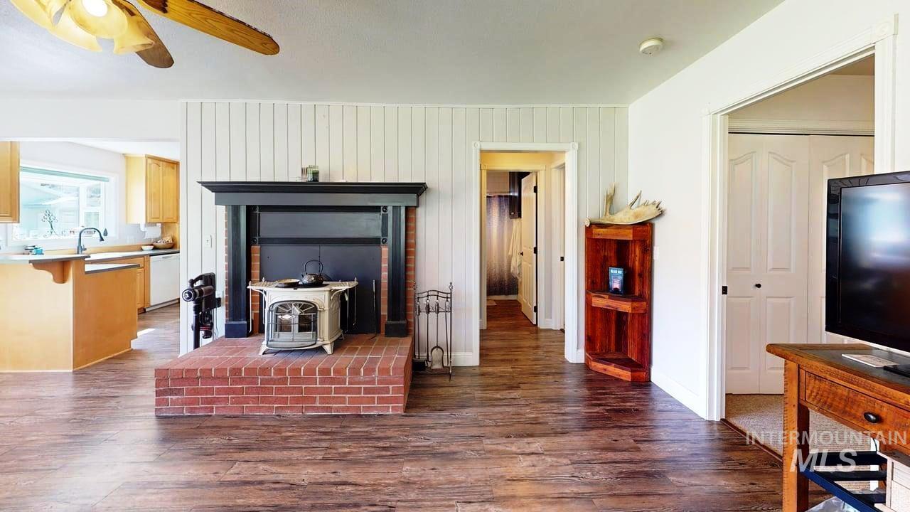 17082 Snake River Road Property Photo 6