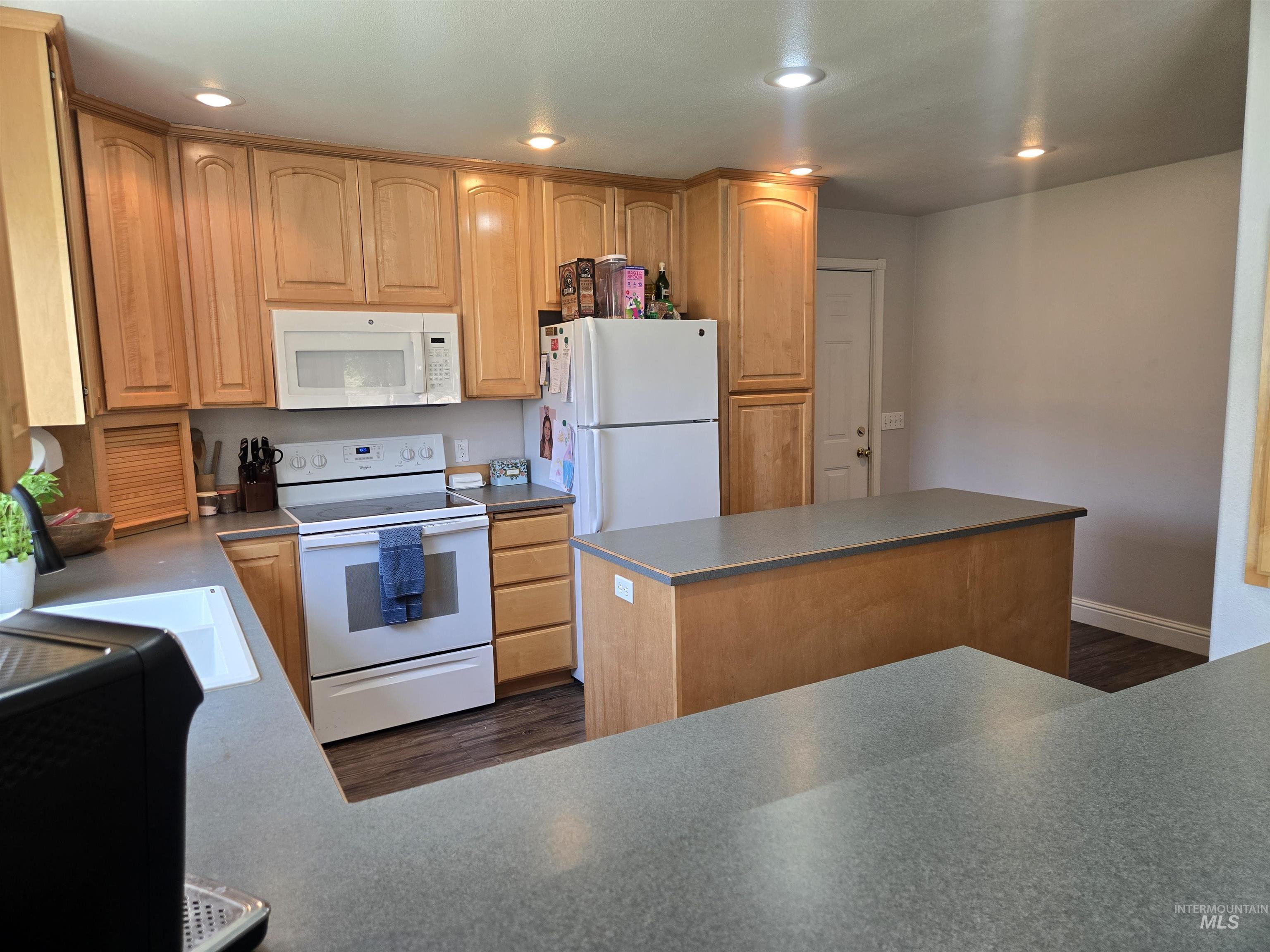 17082 Snake River Road Property Photo 7