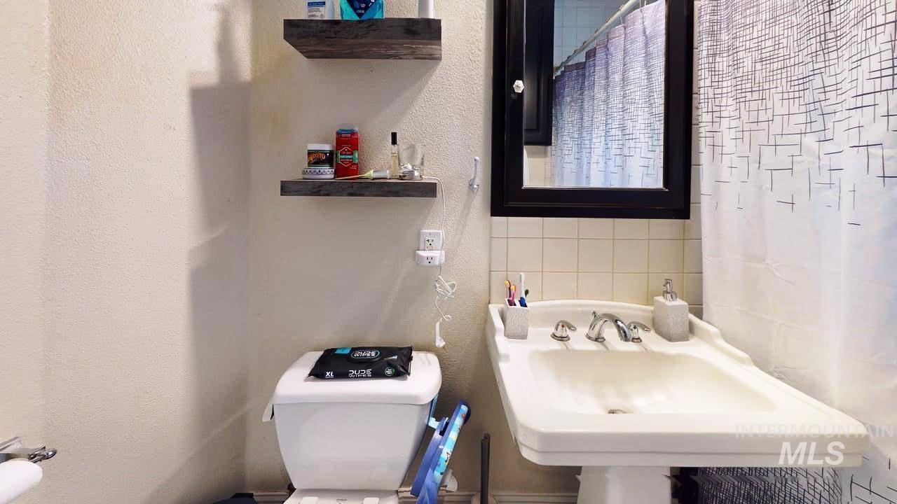 17082 Snake River Road Property Photo 12