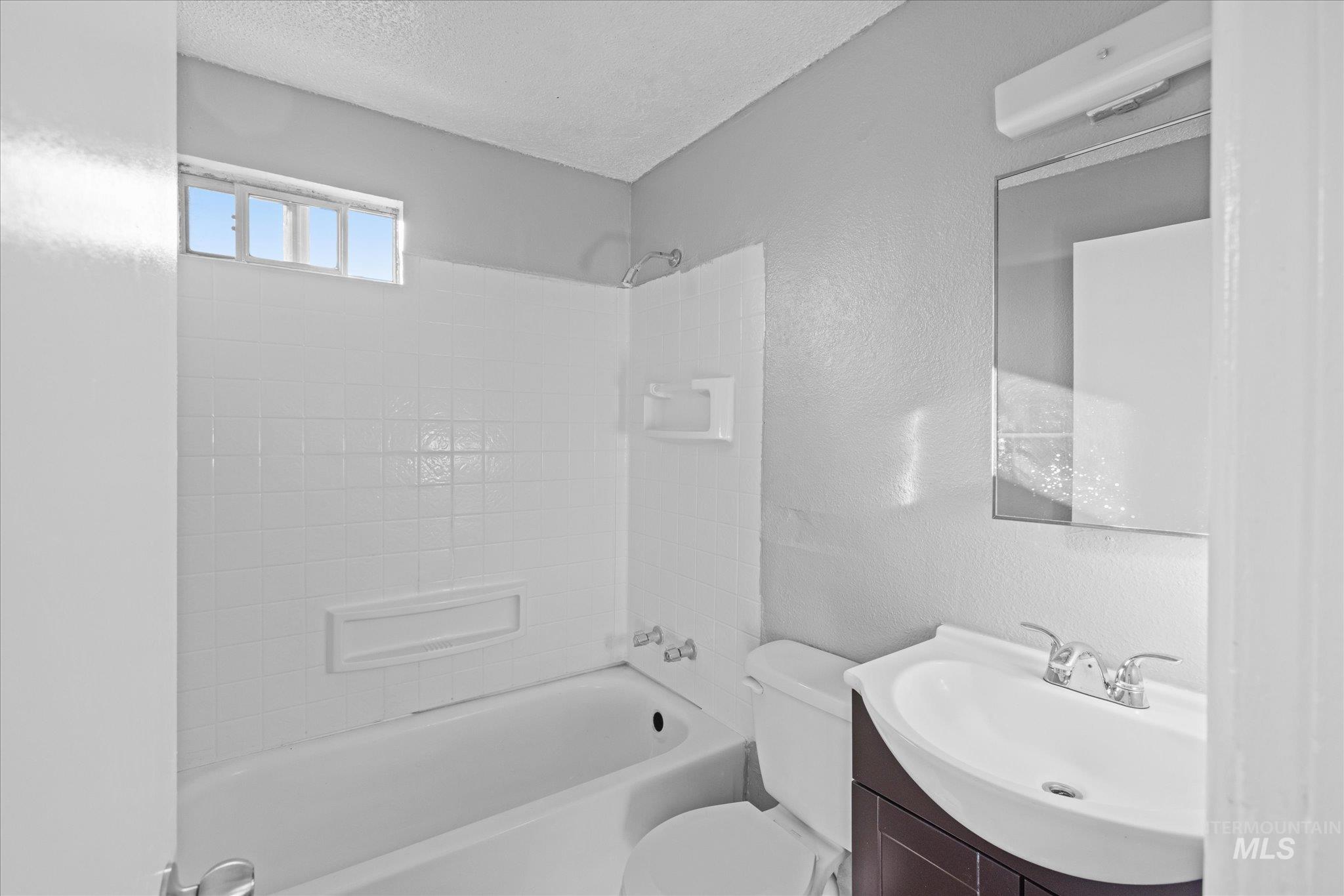 1110 Rosenlof Ave Property Photo 6