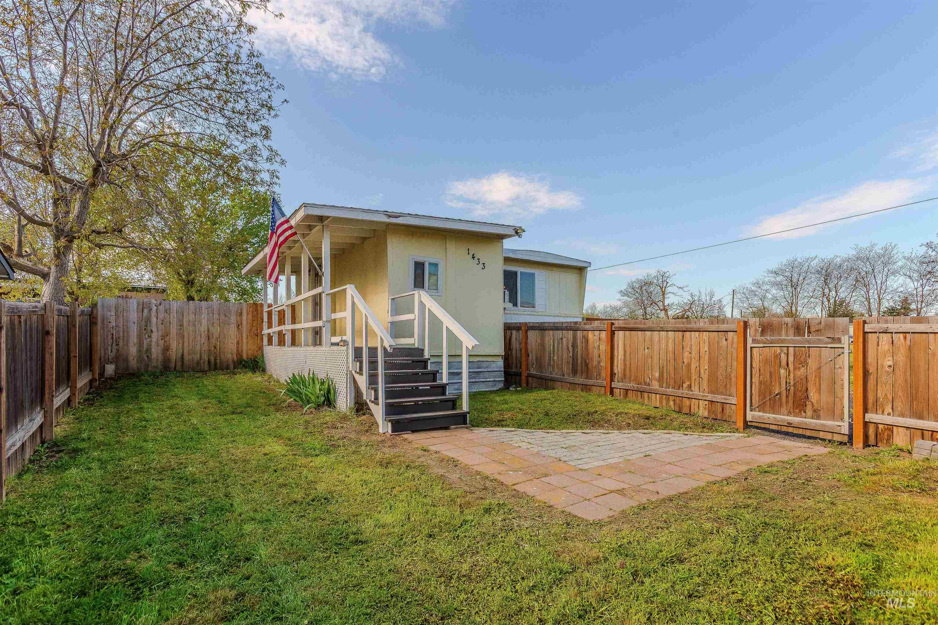 1433 Maple Street Property Photo