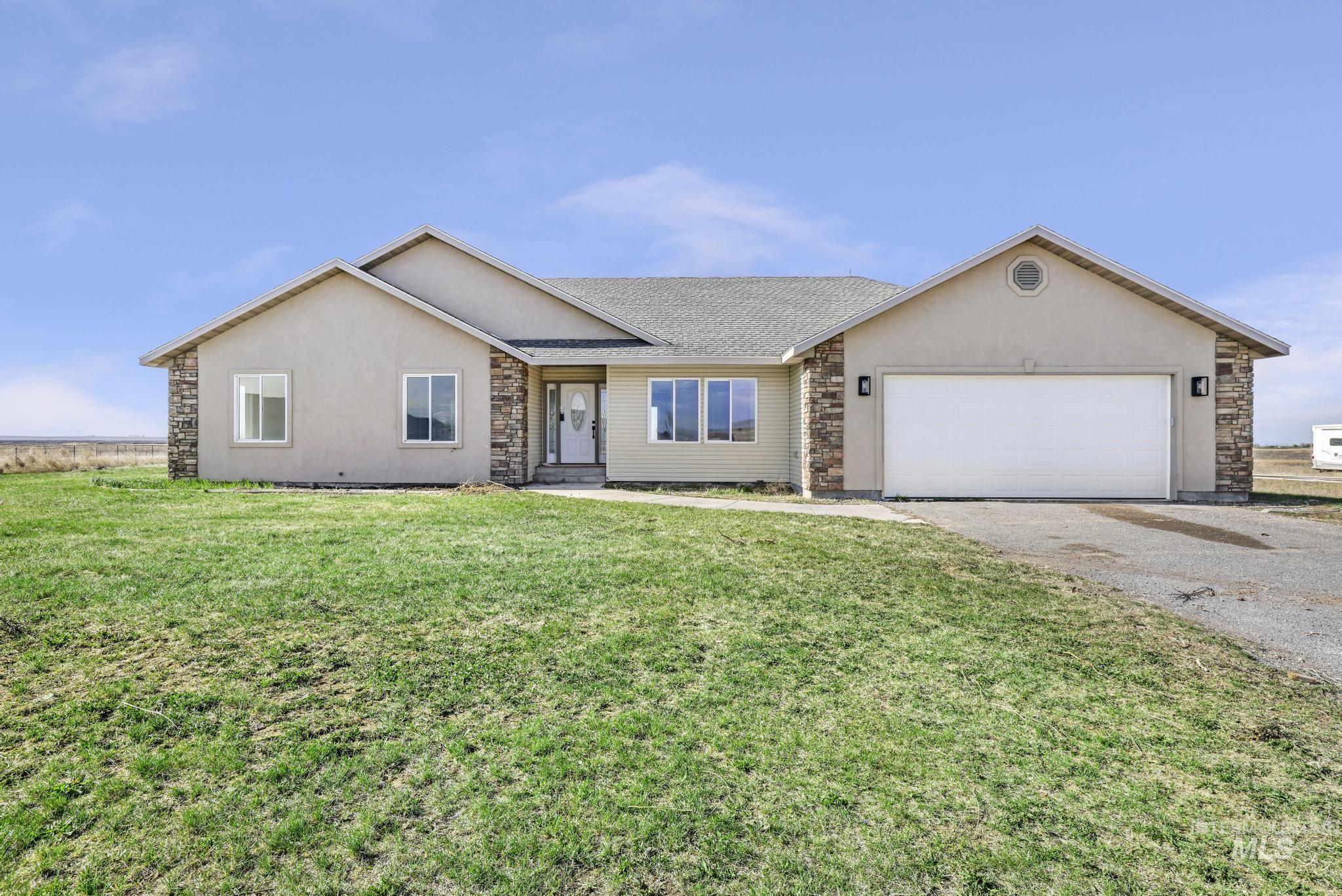 251 Mariposa Cir Property Photo