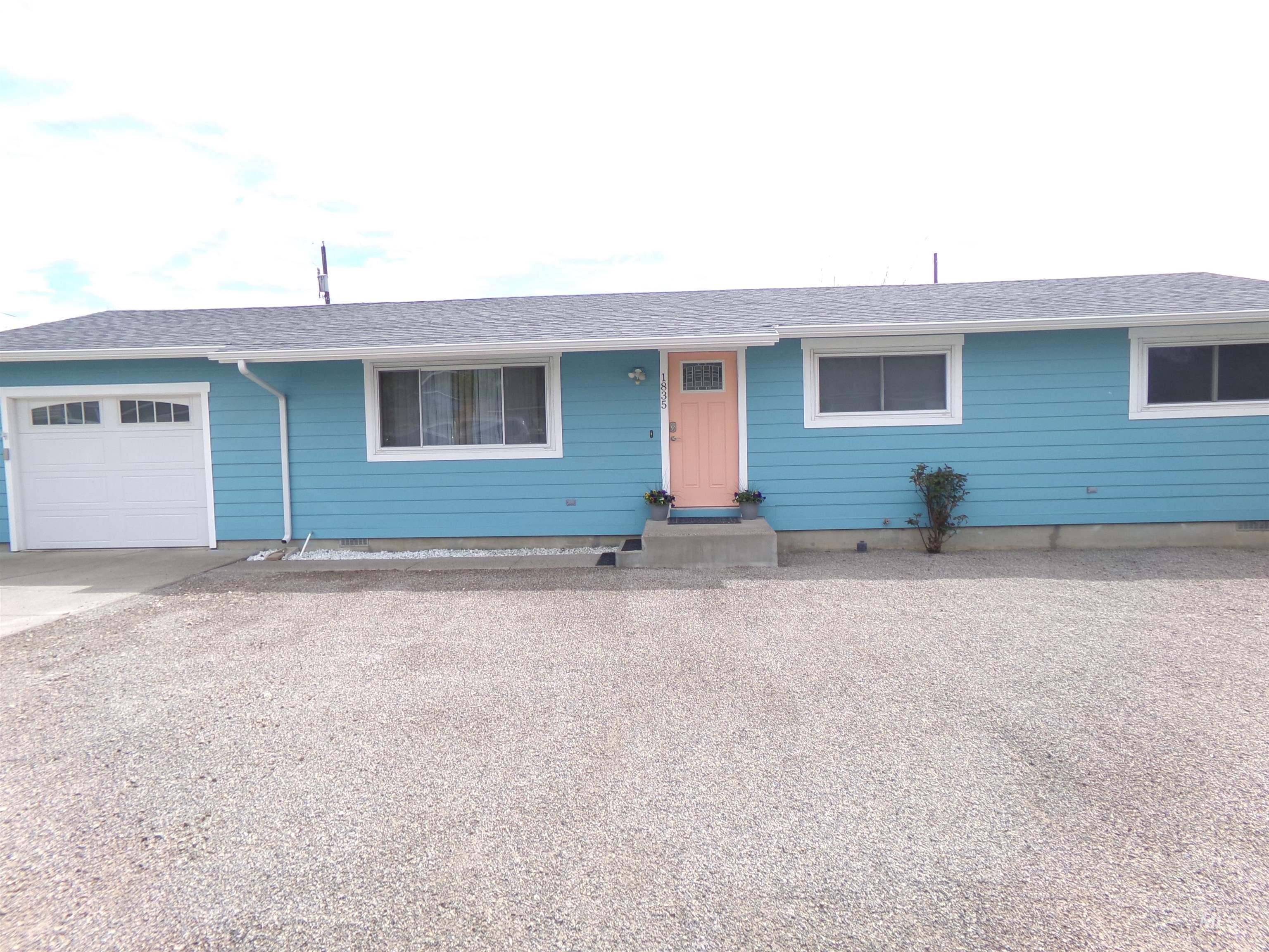 1835 Lincoln Street Property Photo 1