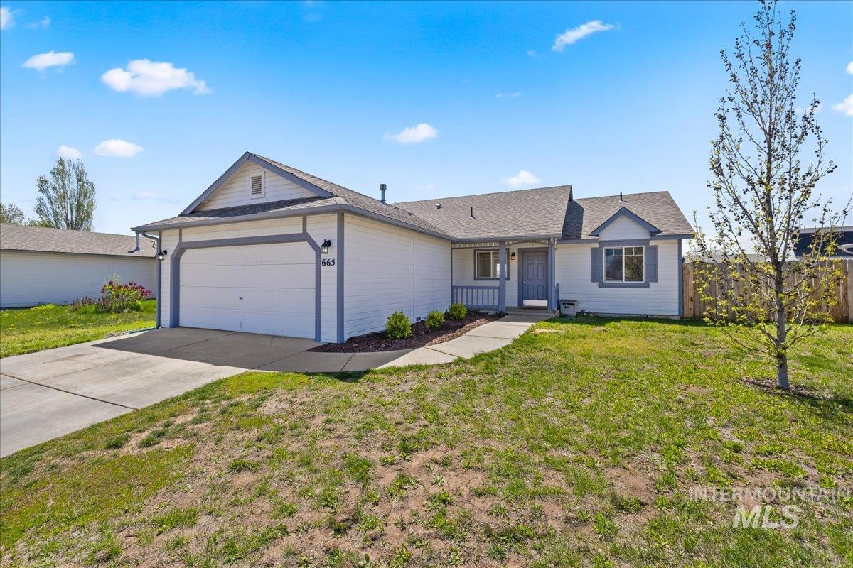665 N Mineral Wells Ave Property Photo