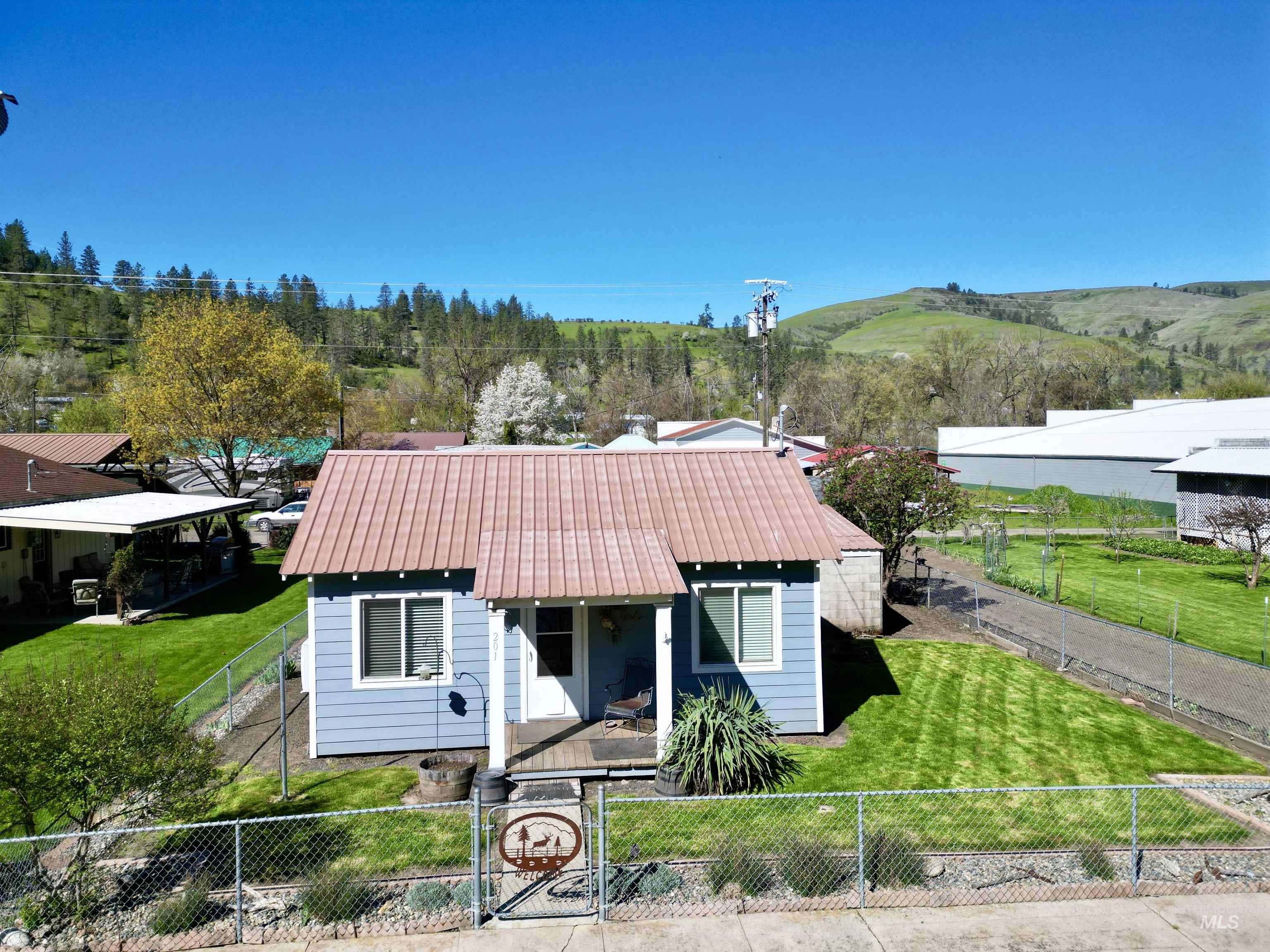 201 East Street Property Photo