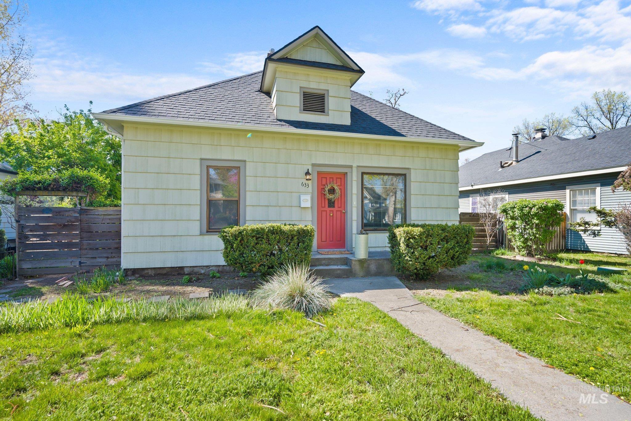 633 E Jefferson Property Photo