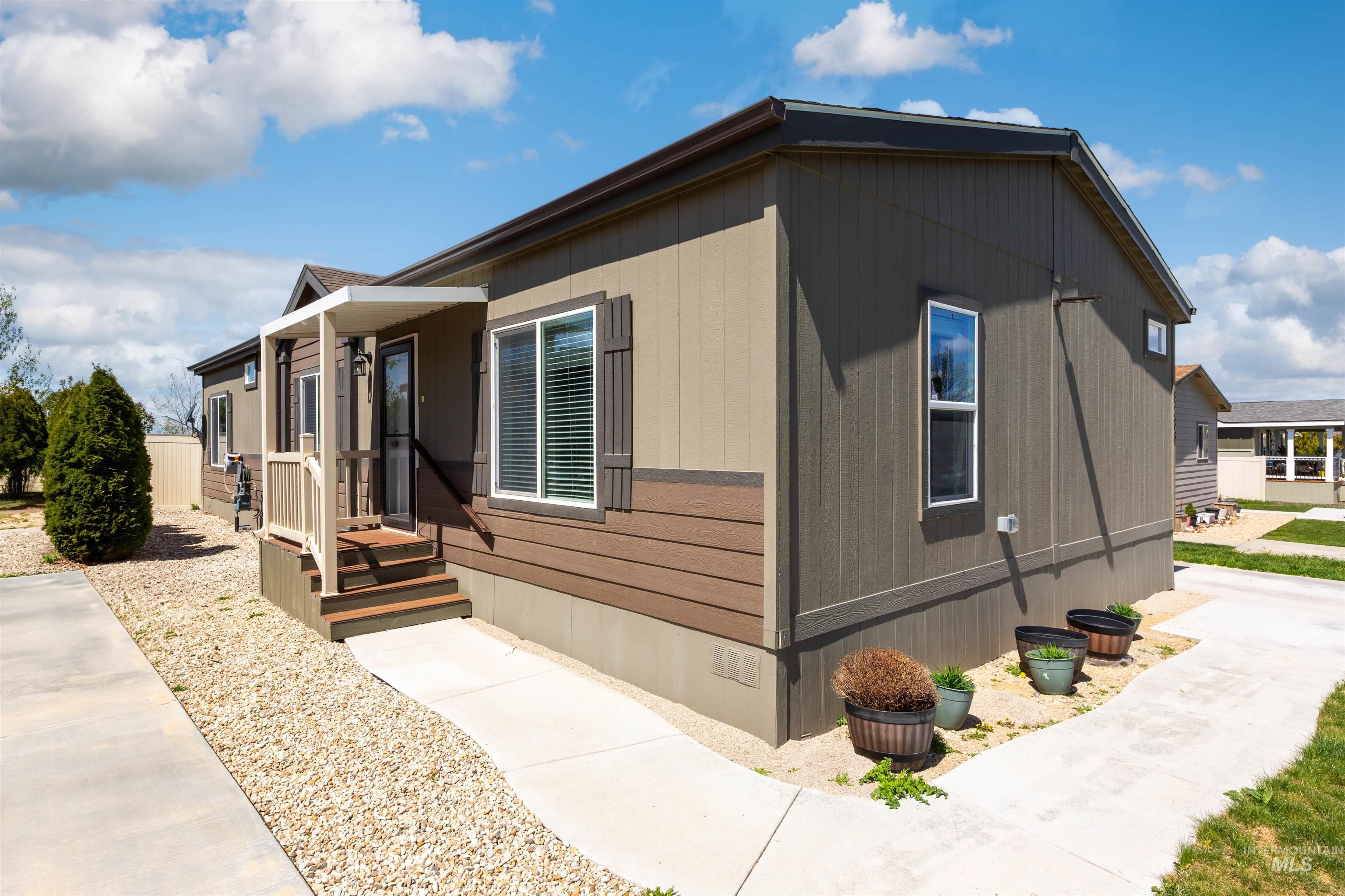 8283 Blue Heaven Property Photo