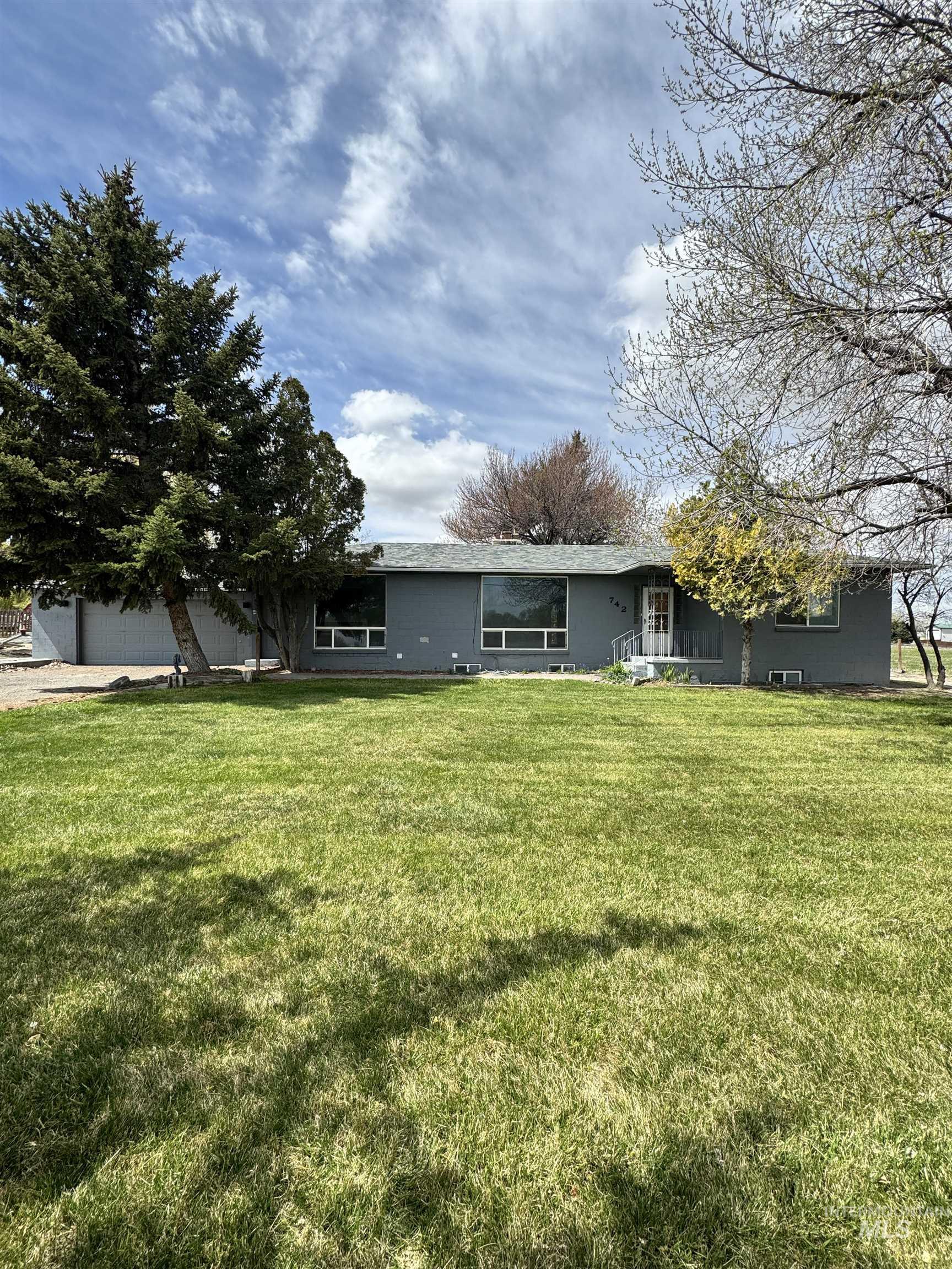 742 Grandview Drive Property Photo 1