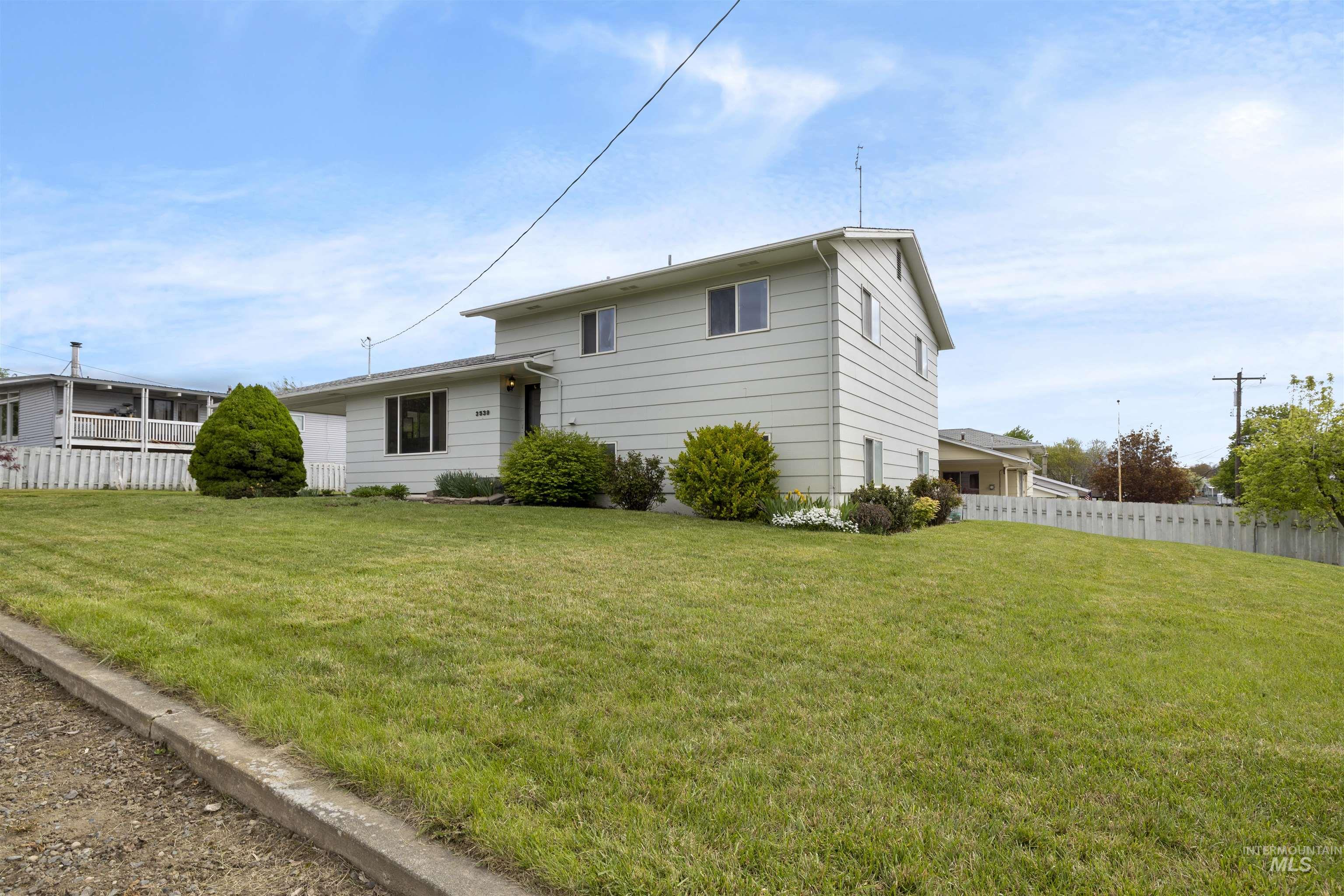 3539 14th Street Property Photo 2