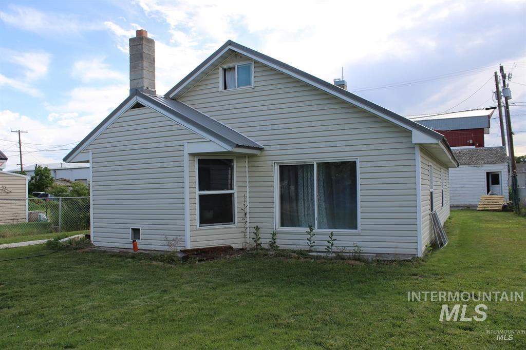 618 Albion Ave Property Photo