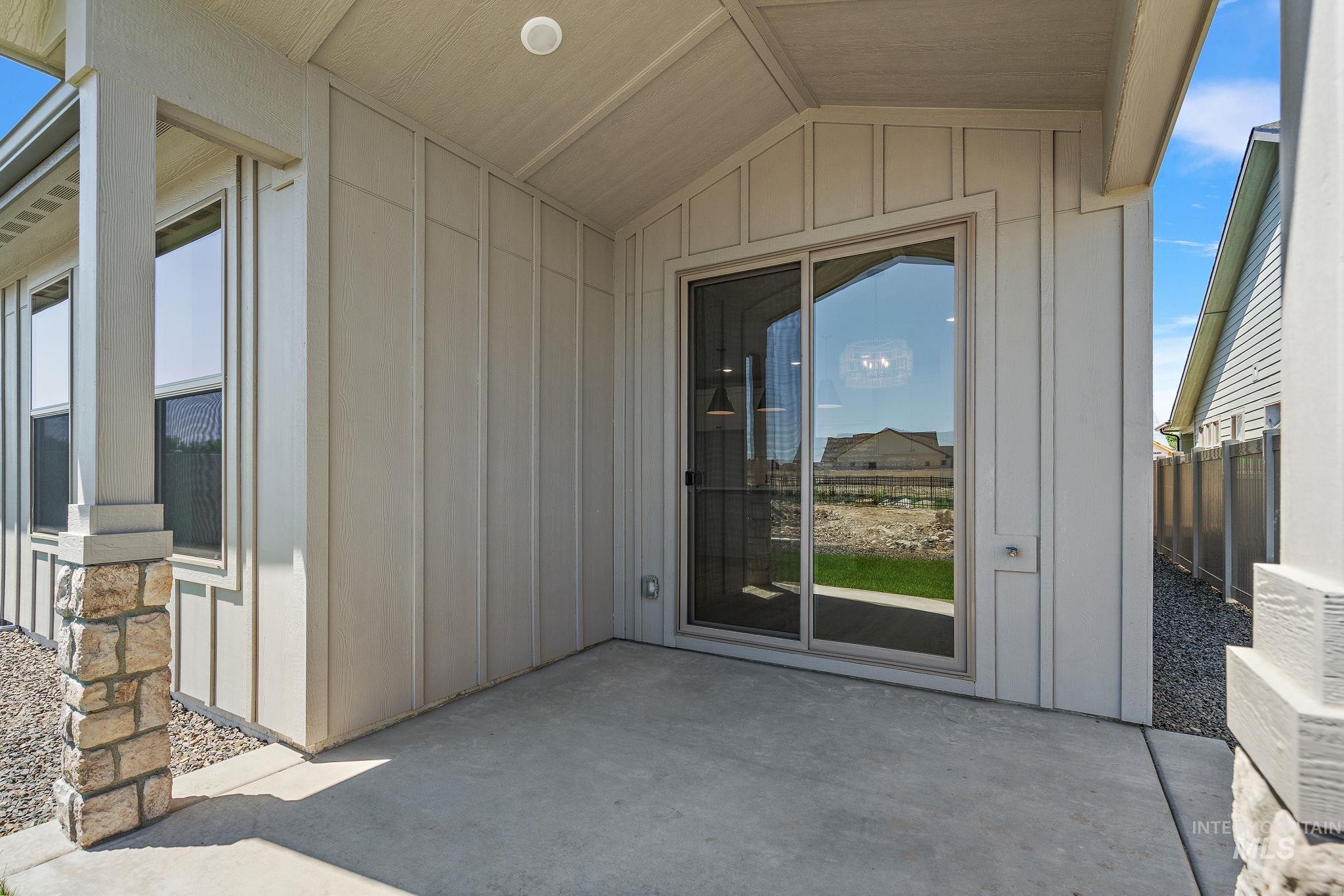 1724 Black Elm Property Photo 6