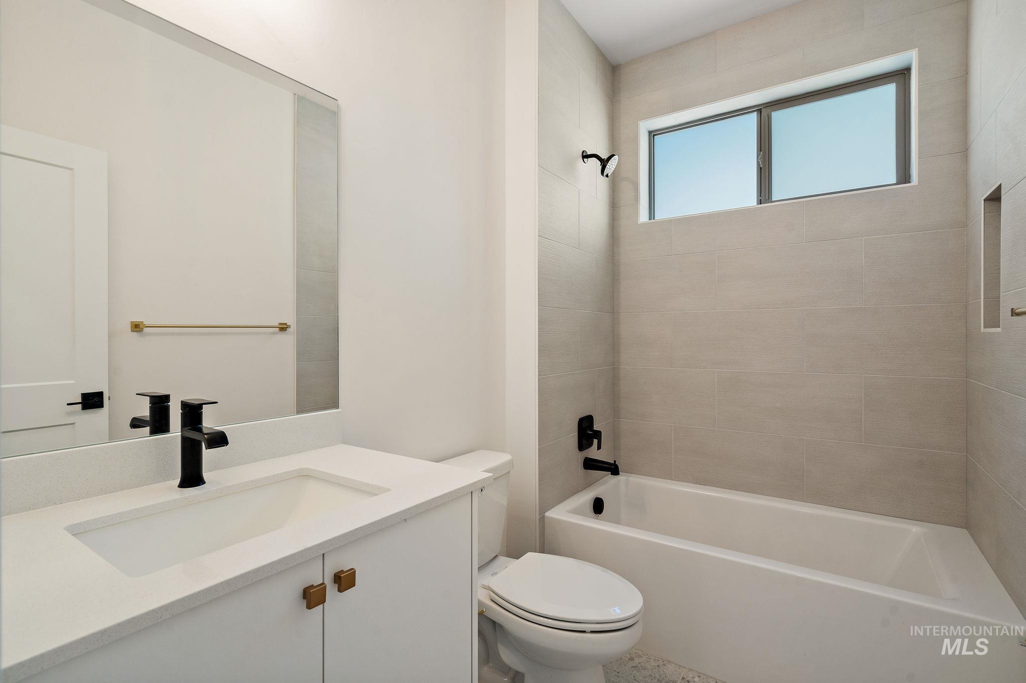1724 Black Elm Property Photo 10
