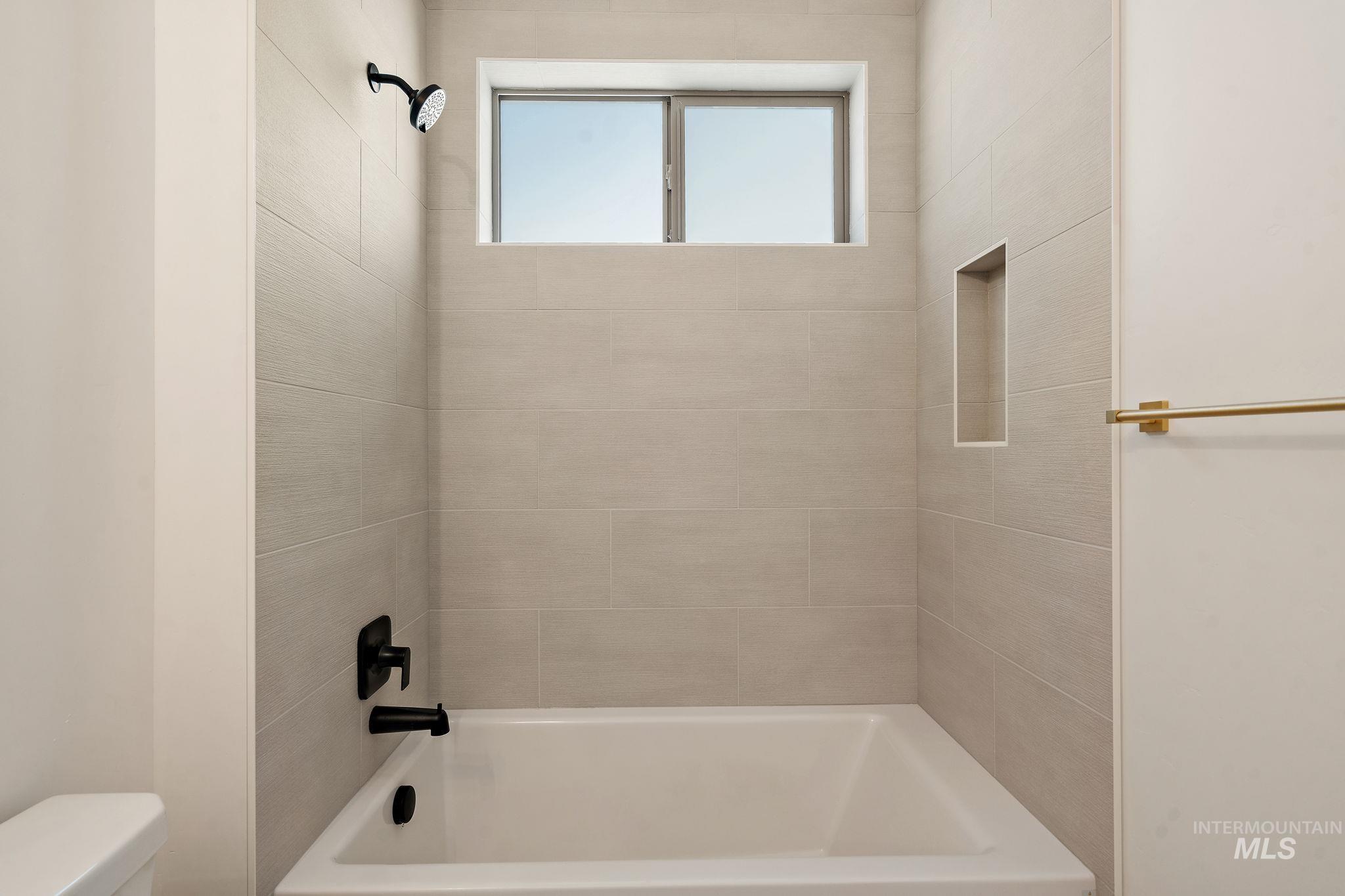 1724 Black Elm Property Photo 11