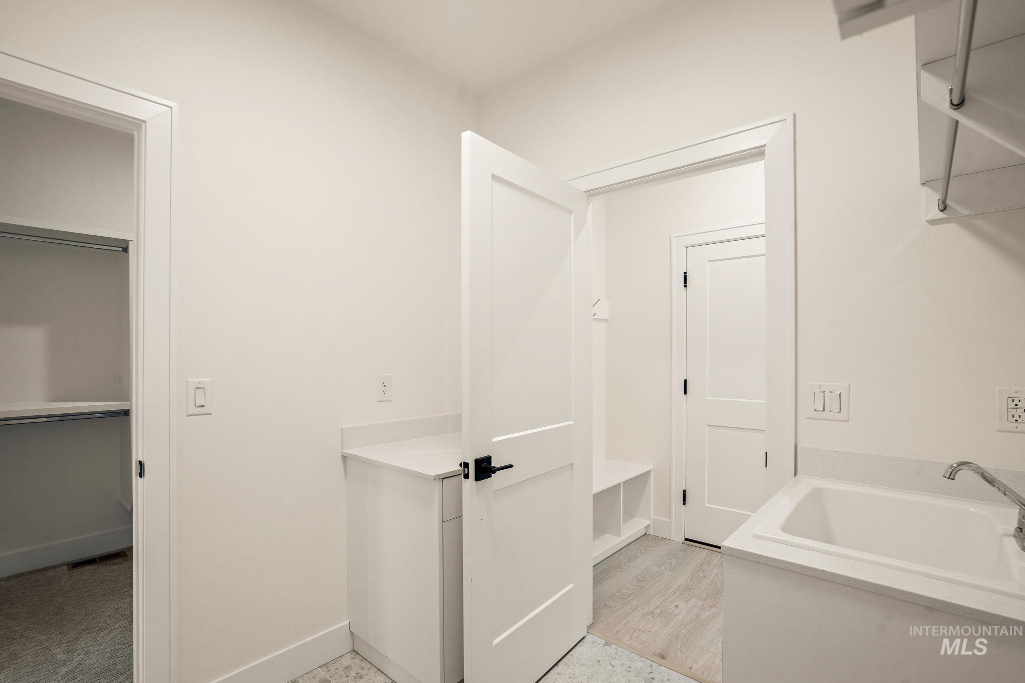 1724 Black Elm Property Photo 19