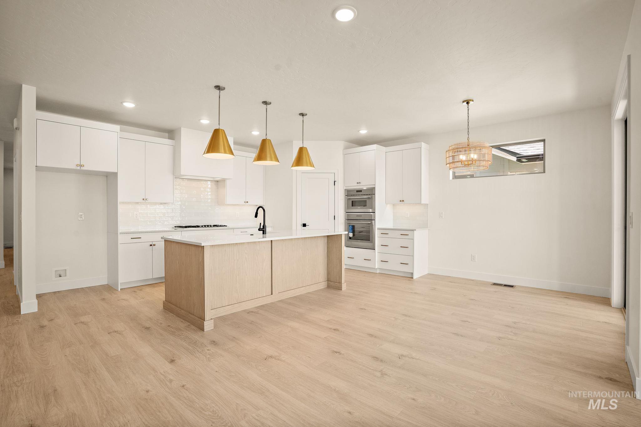 1724 Black Elm Property Photo 27
