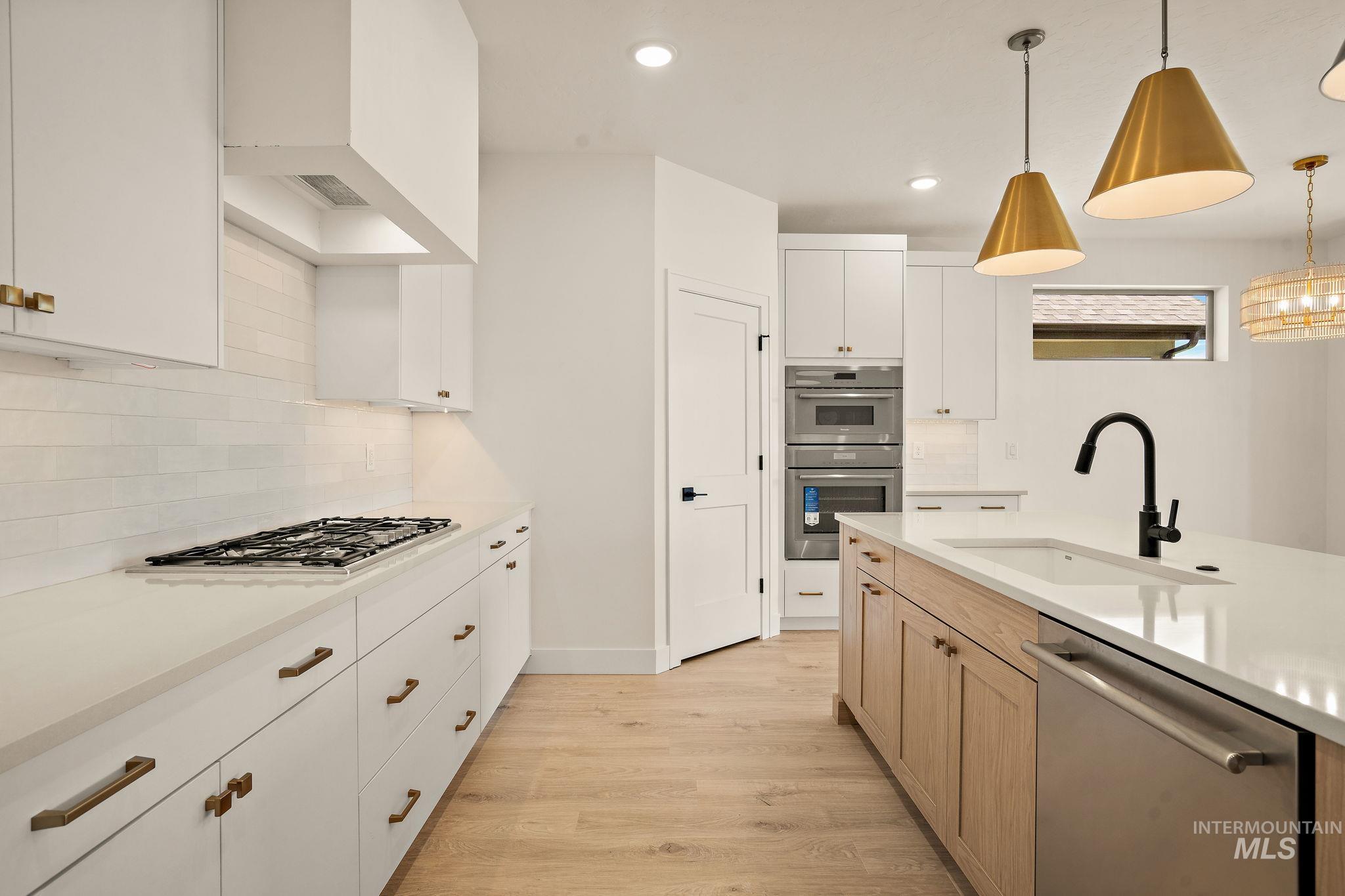1724 Black Elm Property Photo 29