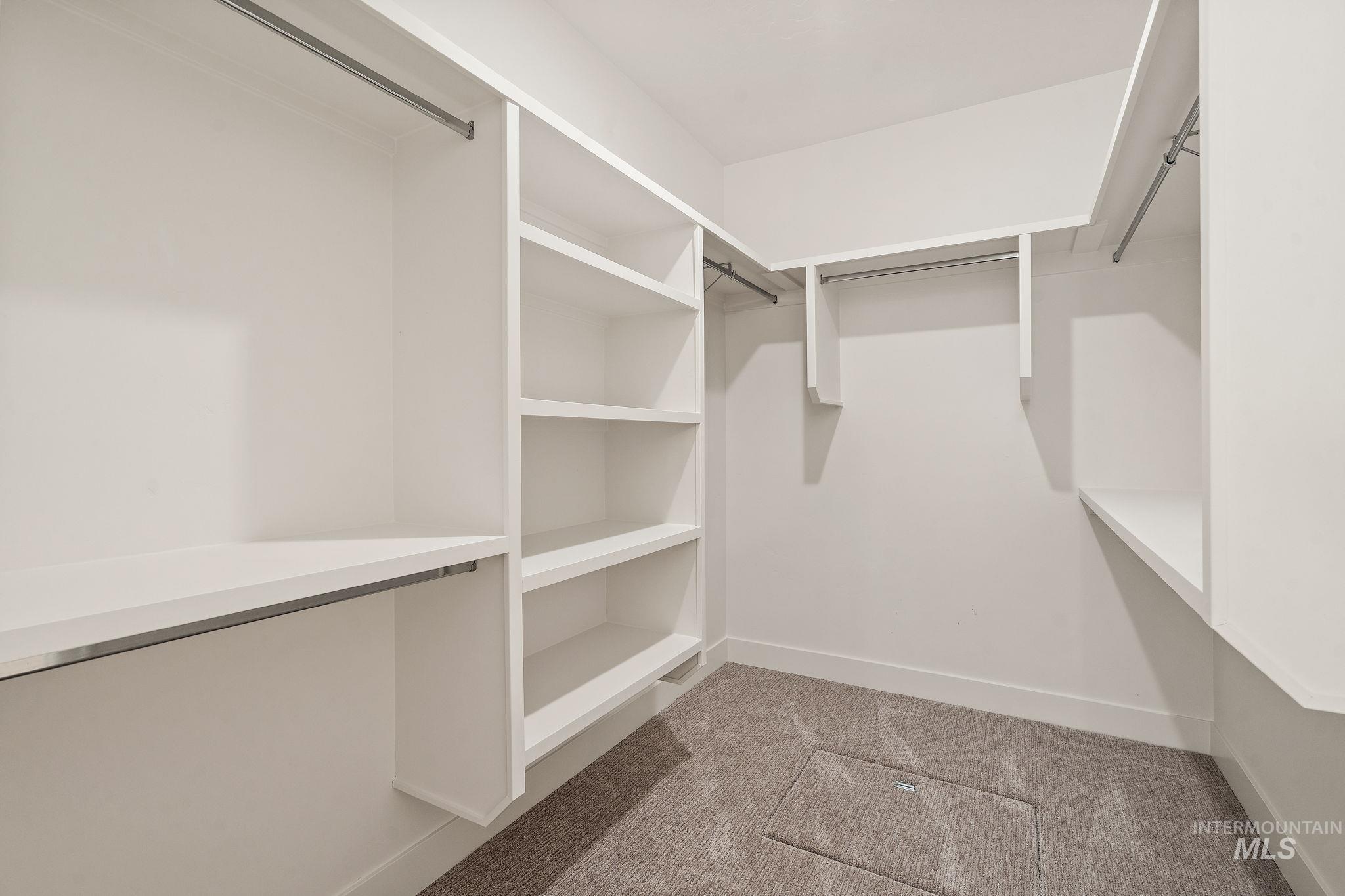 1724 Black Elm Property Photo 42