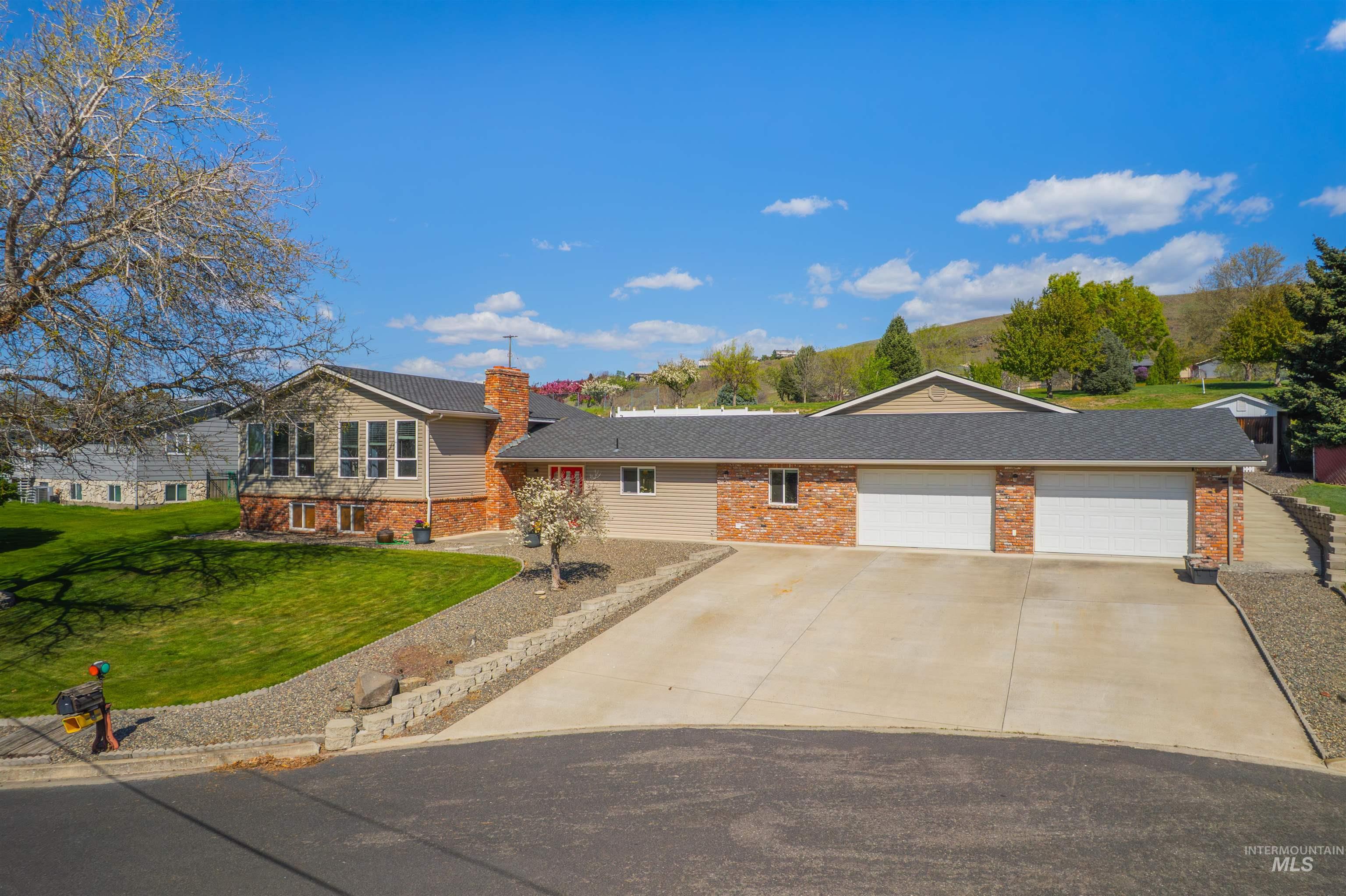 3413 Bluebird Circle Property Photo
