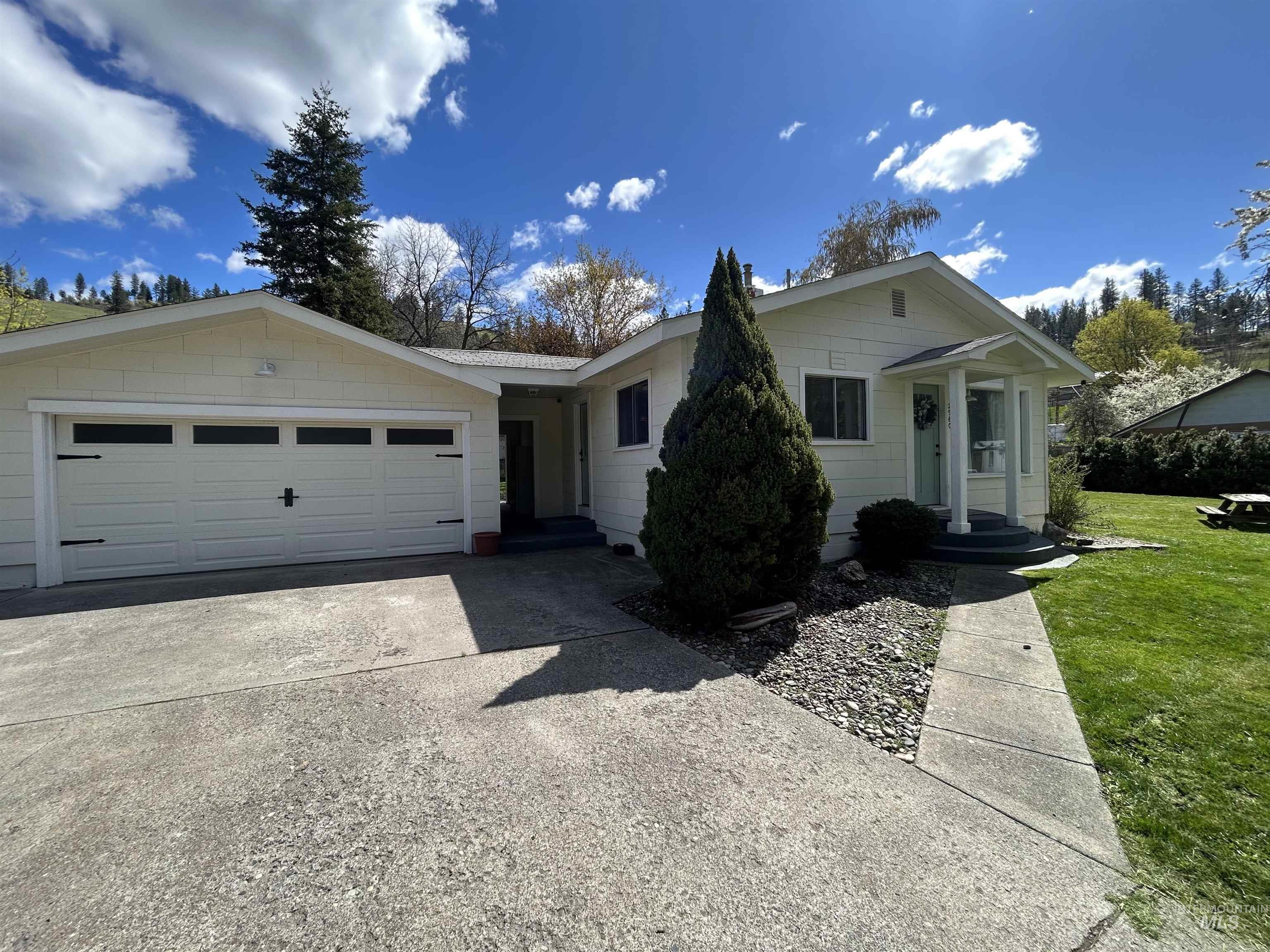 2960 Id-13 Property Photo