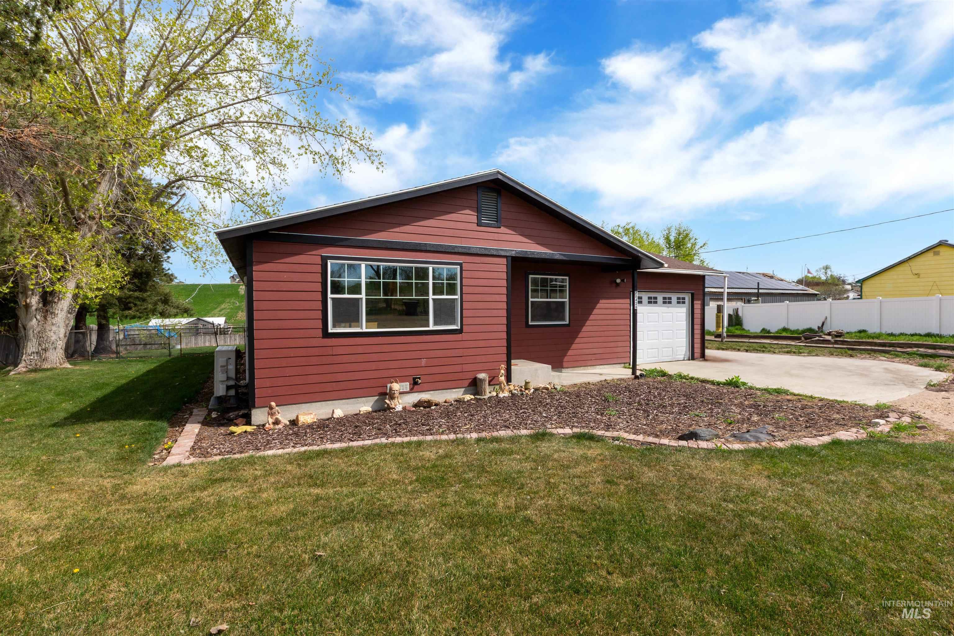 28426 Peckham Rd Property Photo