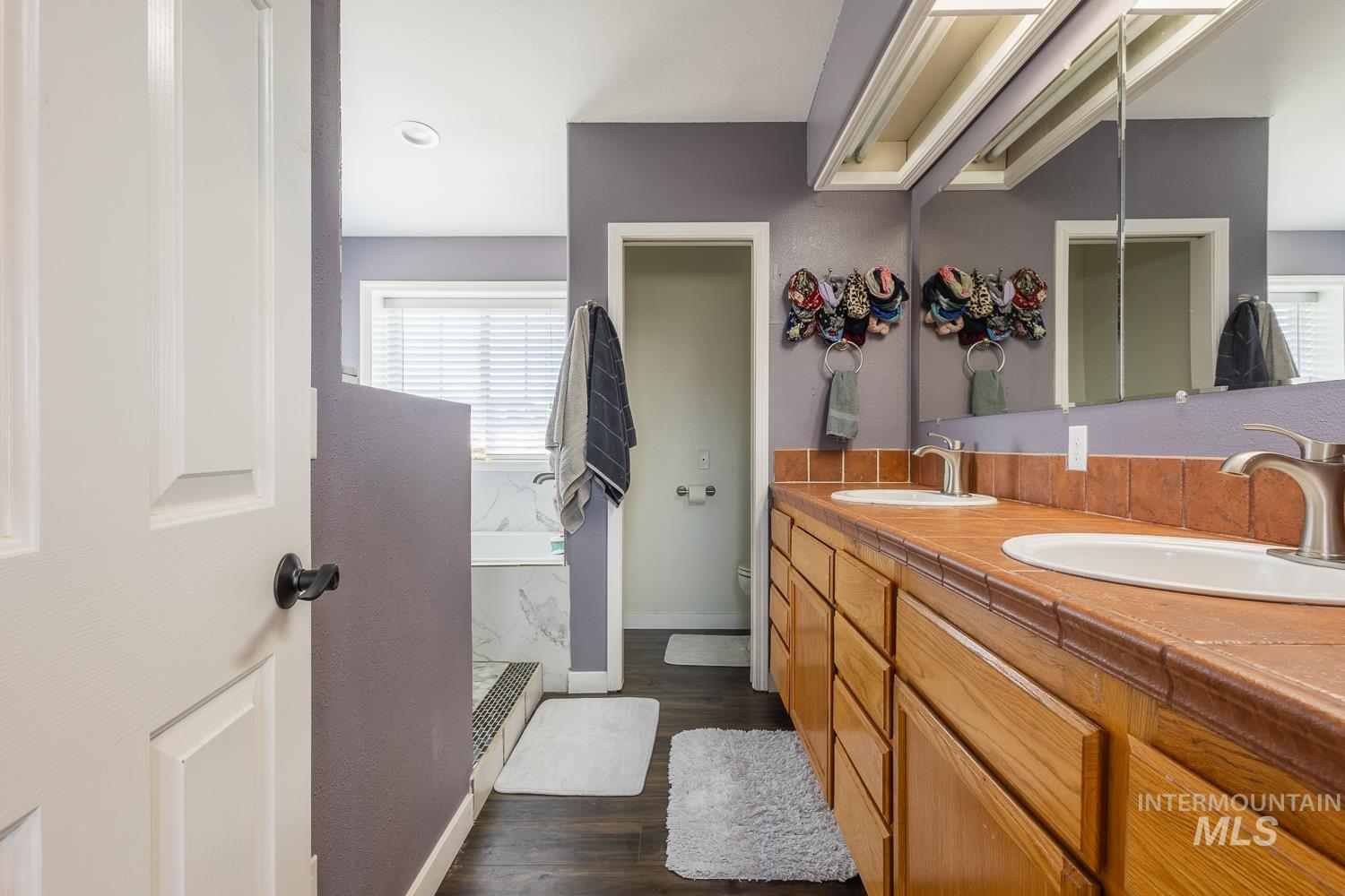 1300 N Big Tree Ln Property Photo 17