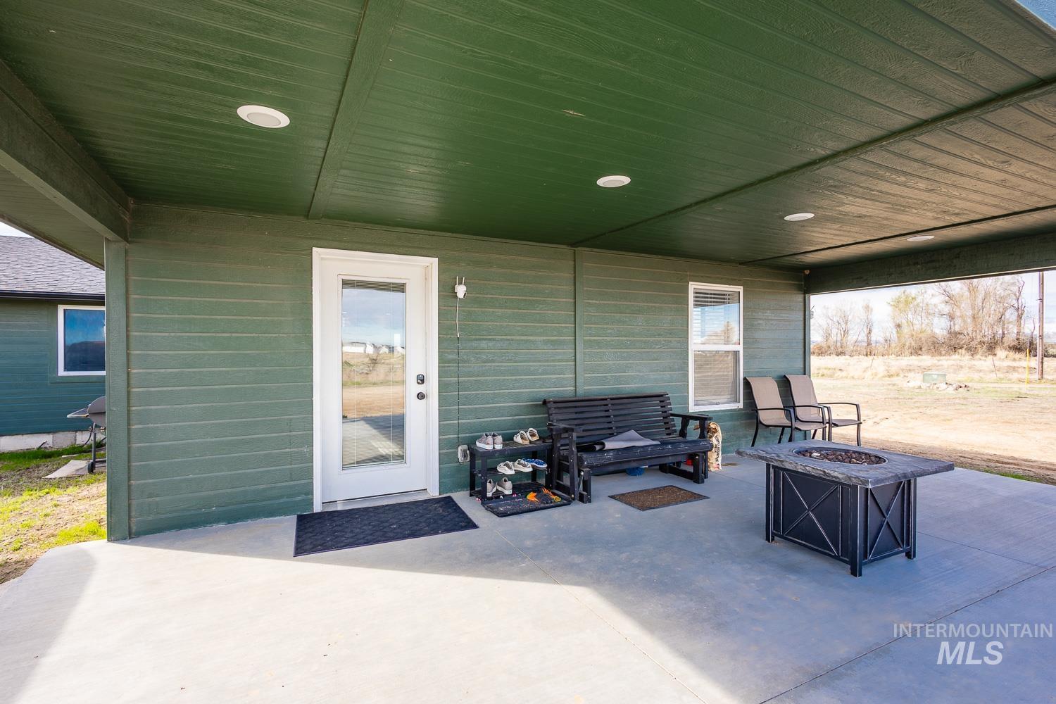 1300 N Big Tree Ln Property Photo 25