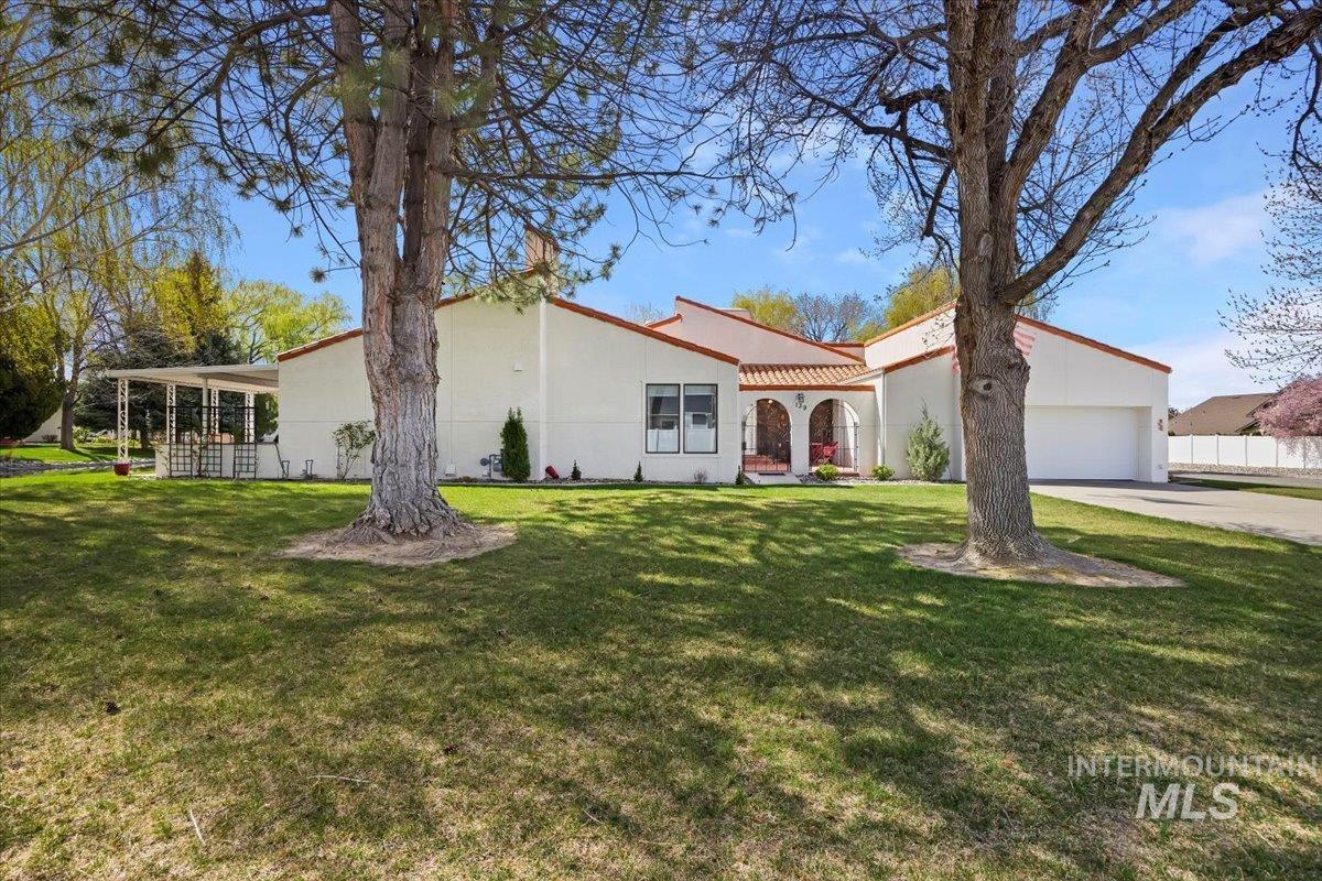 139 Los Lagos Property Photo 1