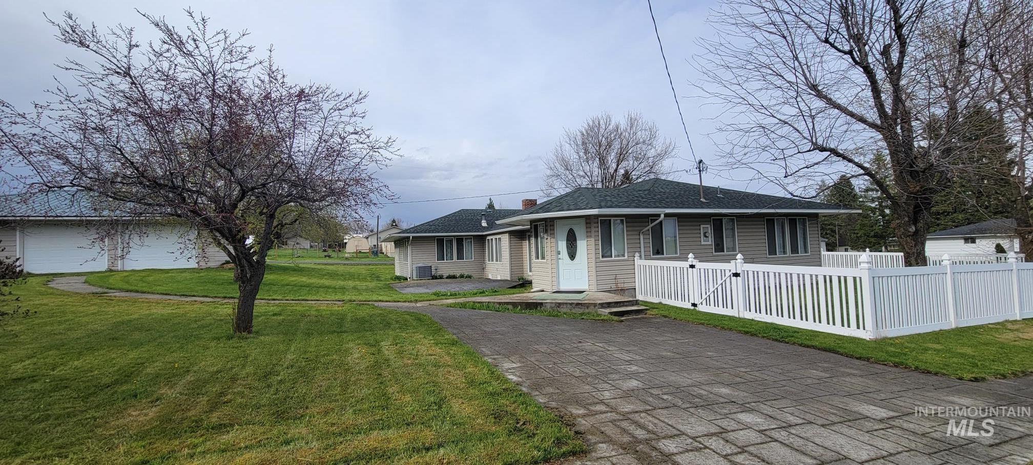 1401 Lewiston Street Property Photo