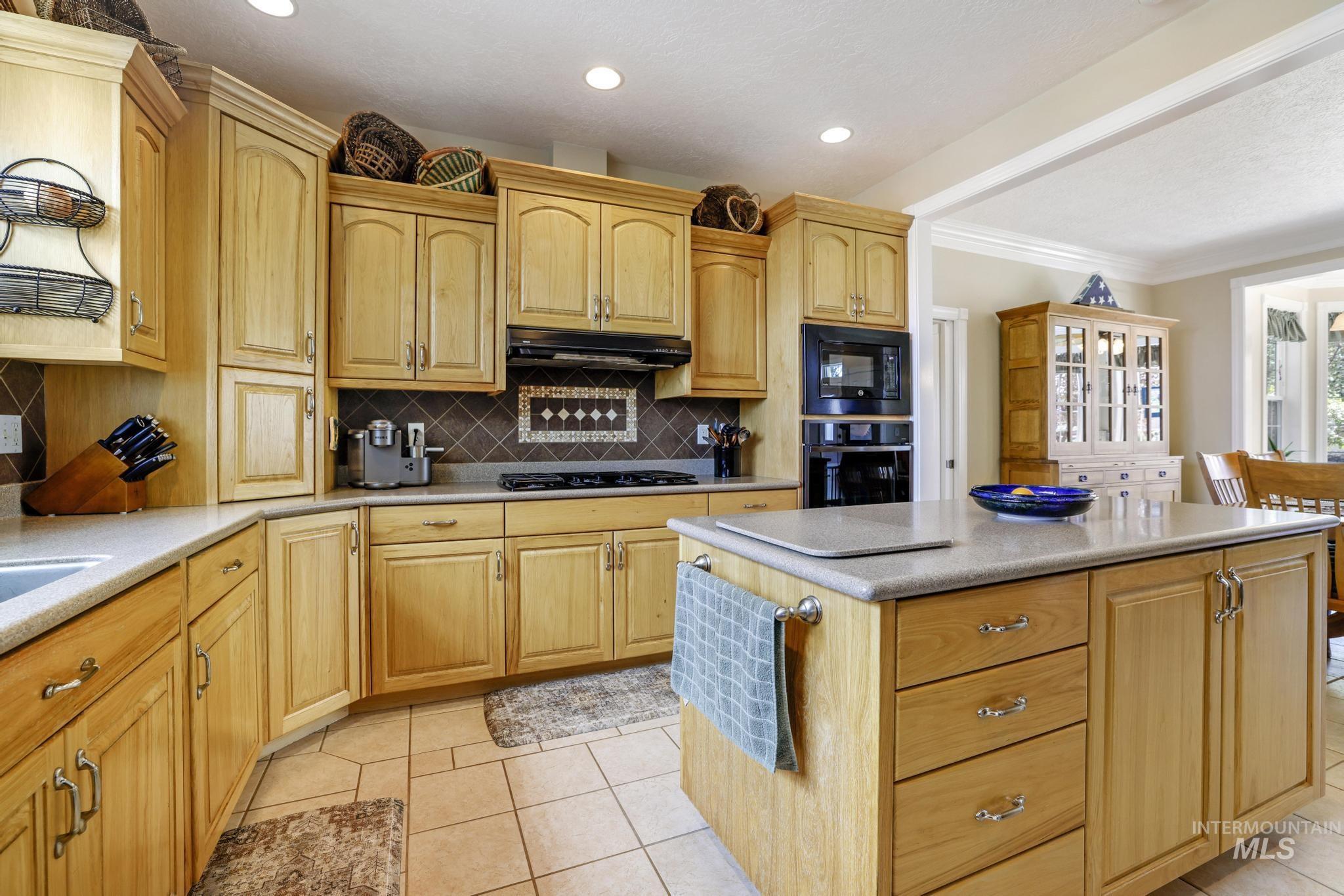 2554 E 3708 N Property Photo 14