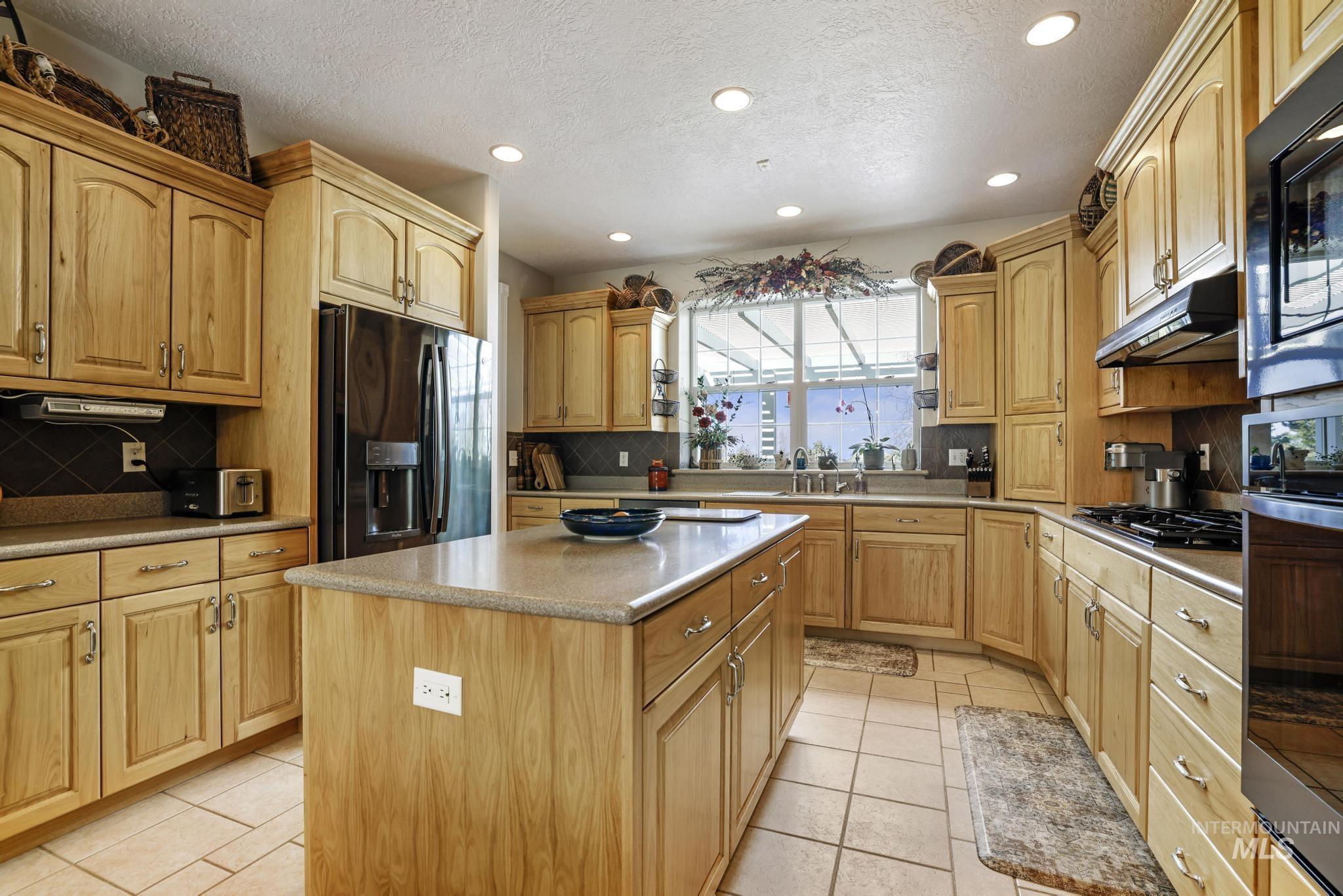 2554 E 3708 N Property Photo 17
