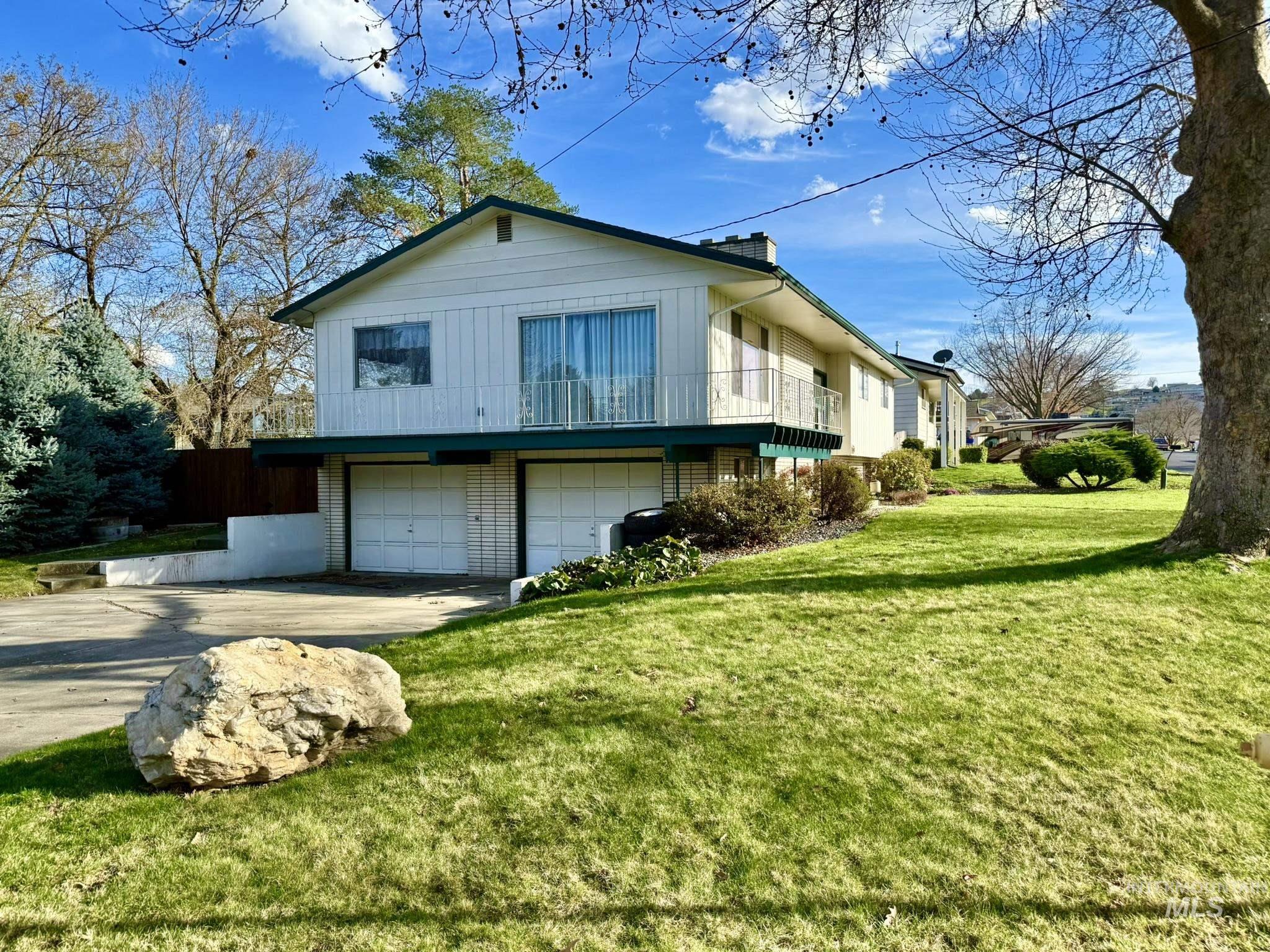 2305 5th Street Property Photo