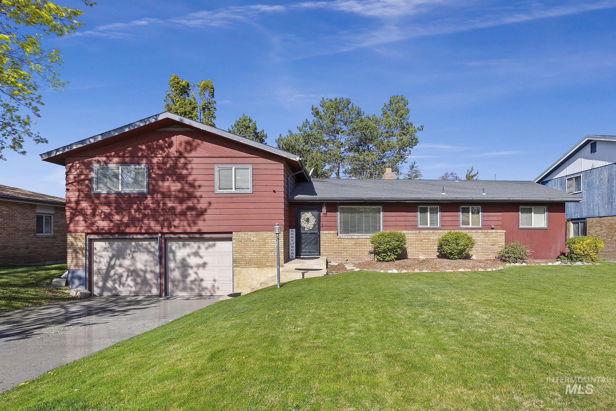 827 Alturas Dr N Property Photo 1