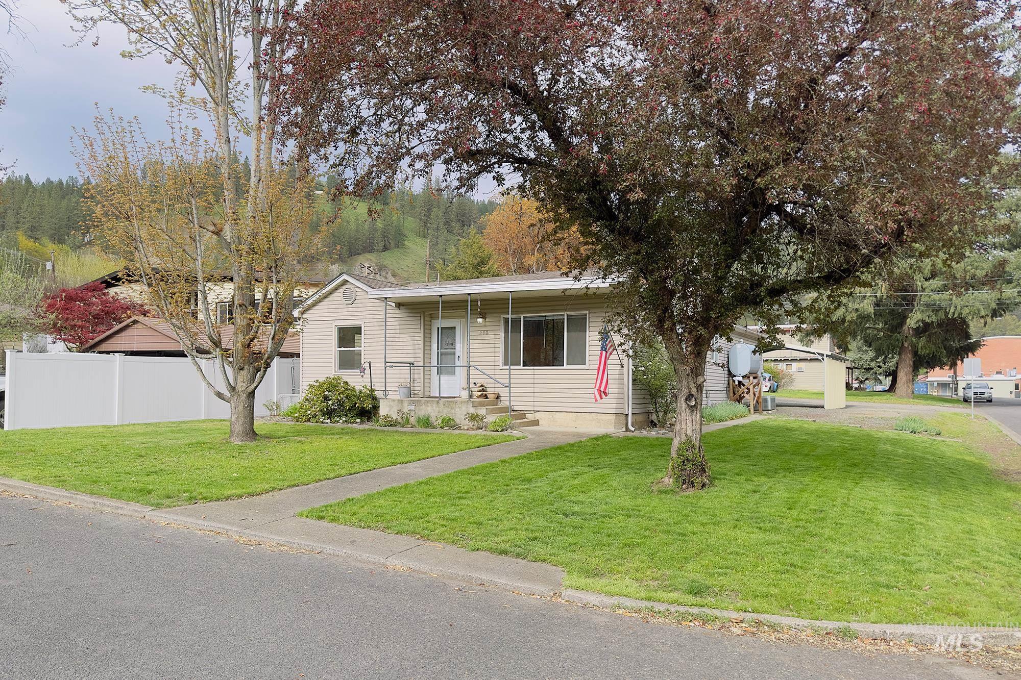200 N G St Property Photo