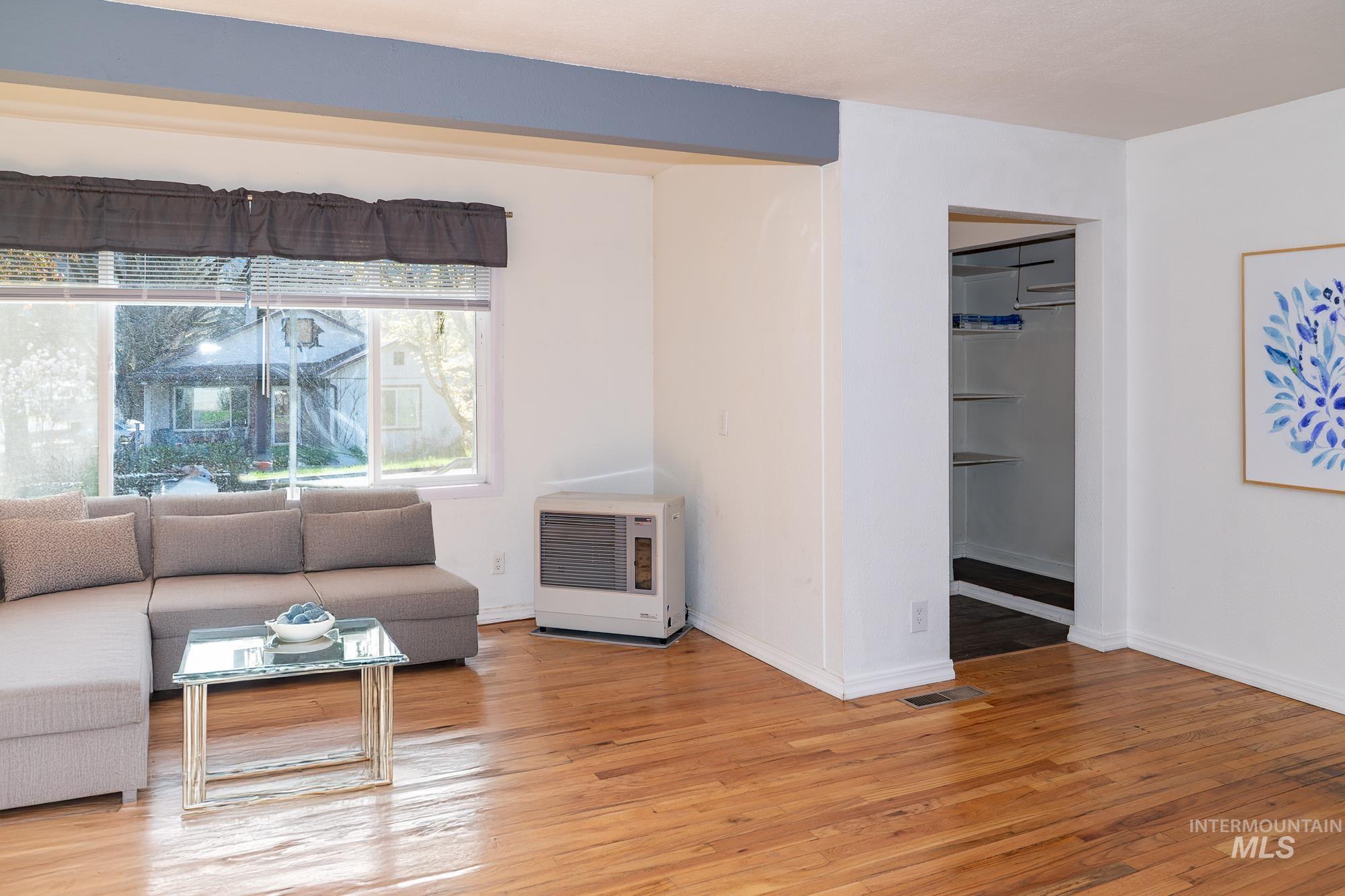 200 N G St Property Photo 8