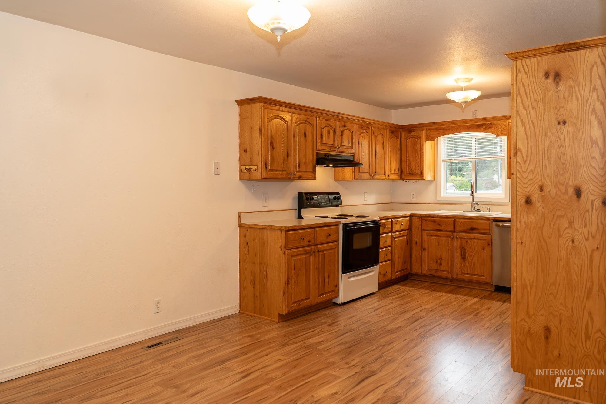 200 N G St Property Photo 11