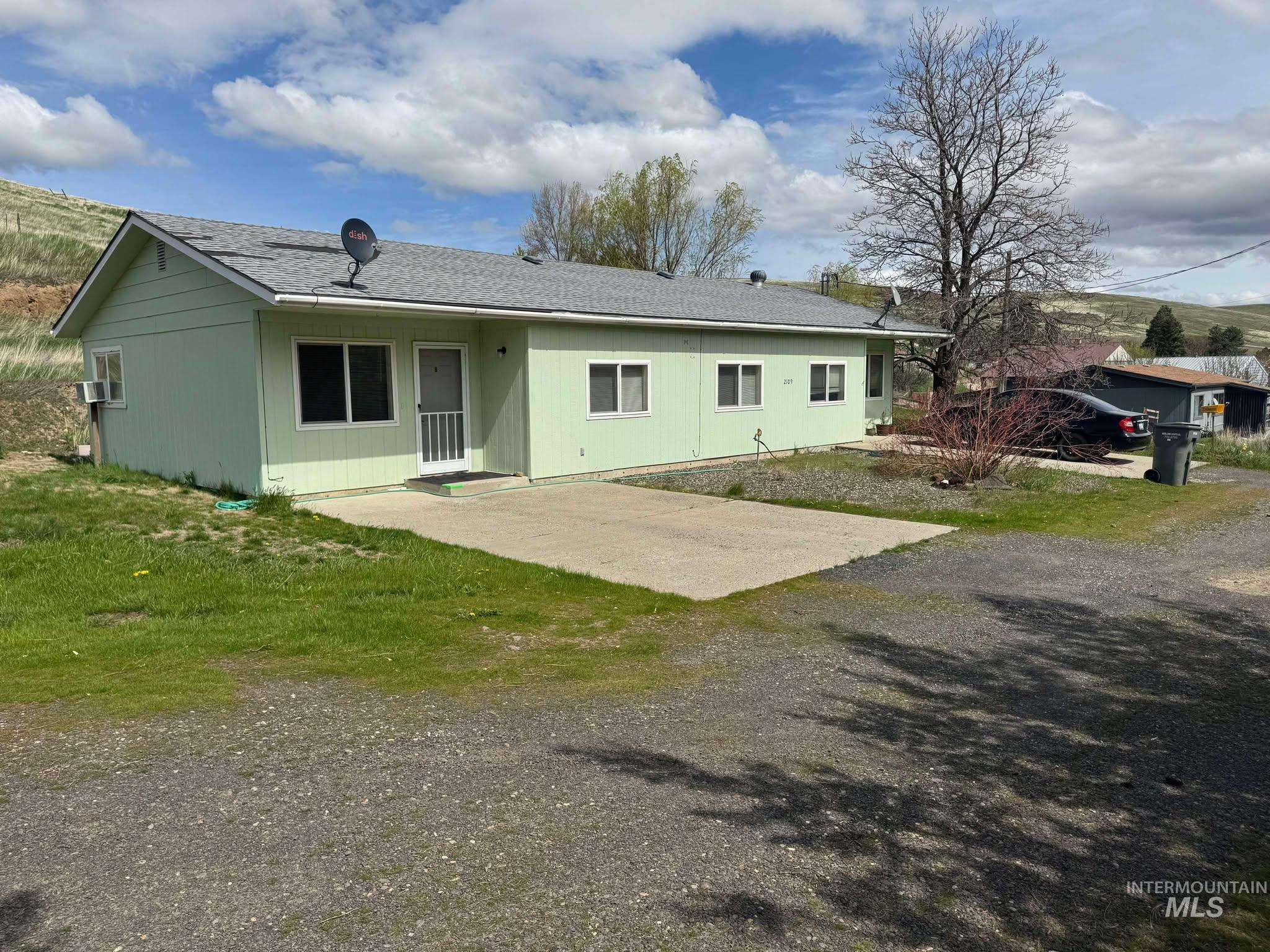 2109 State St Property Photo