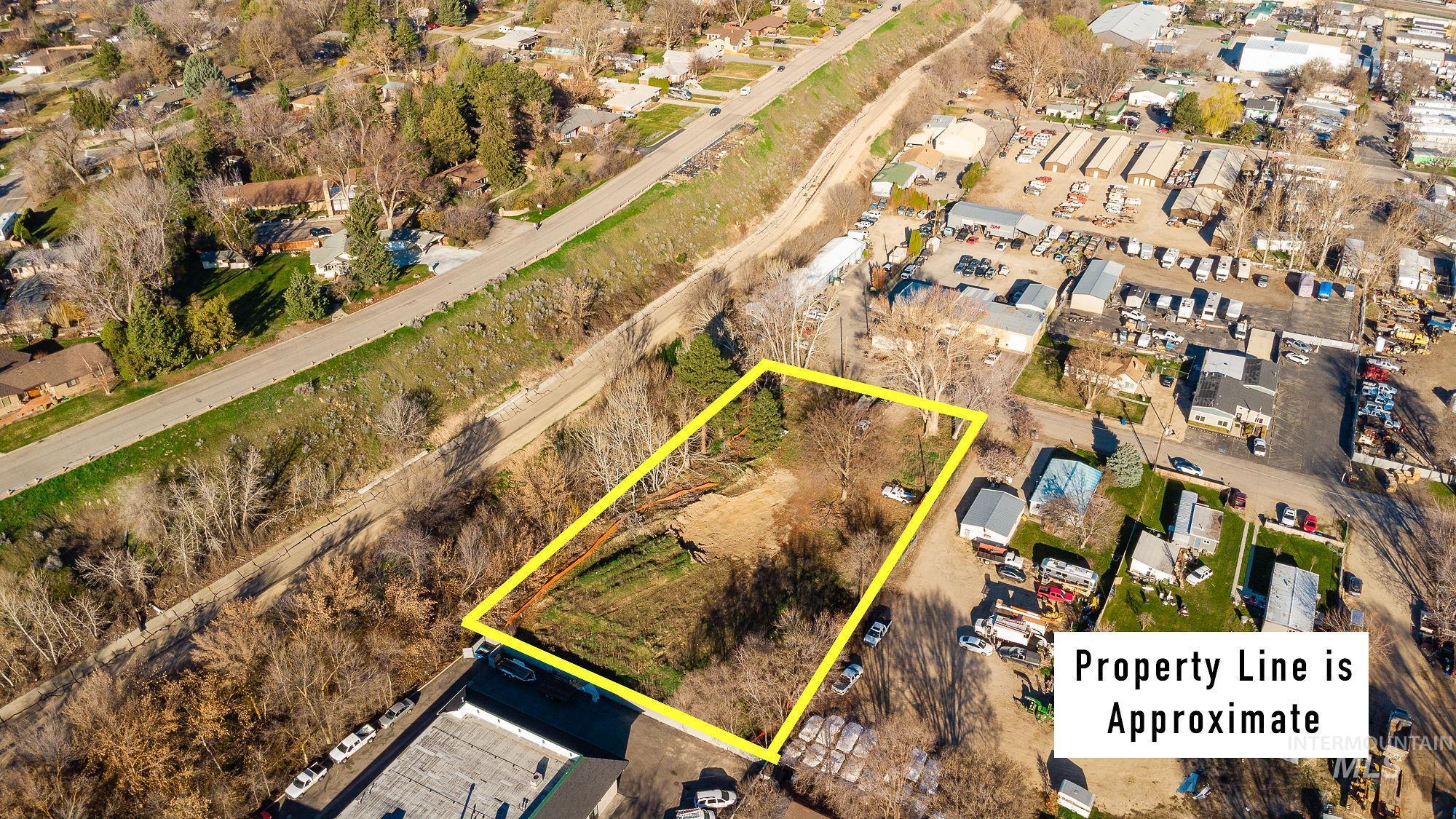 215 W 39th St Property Photo 2