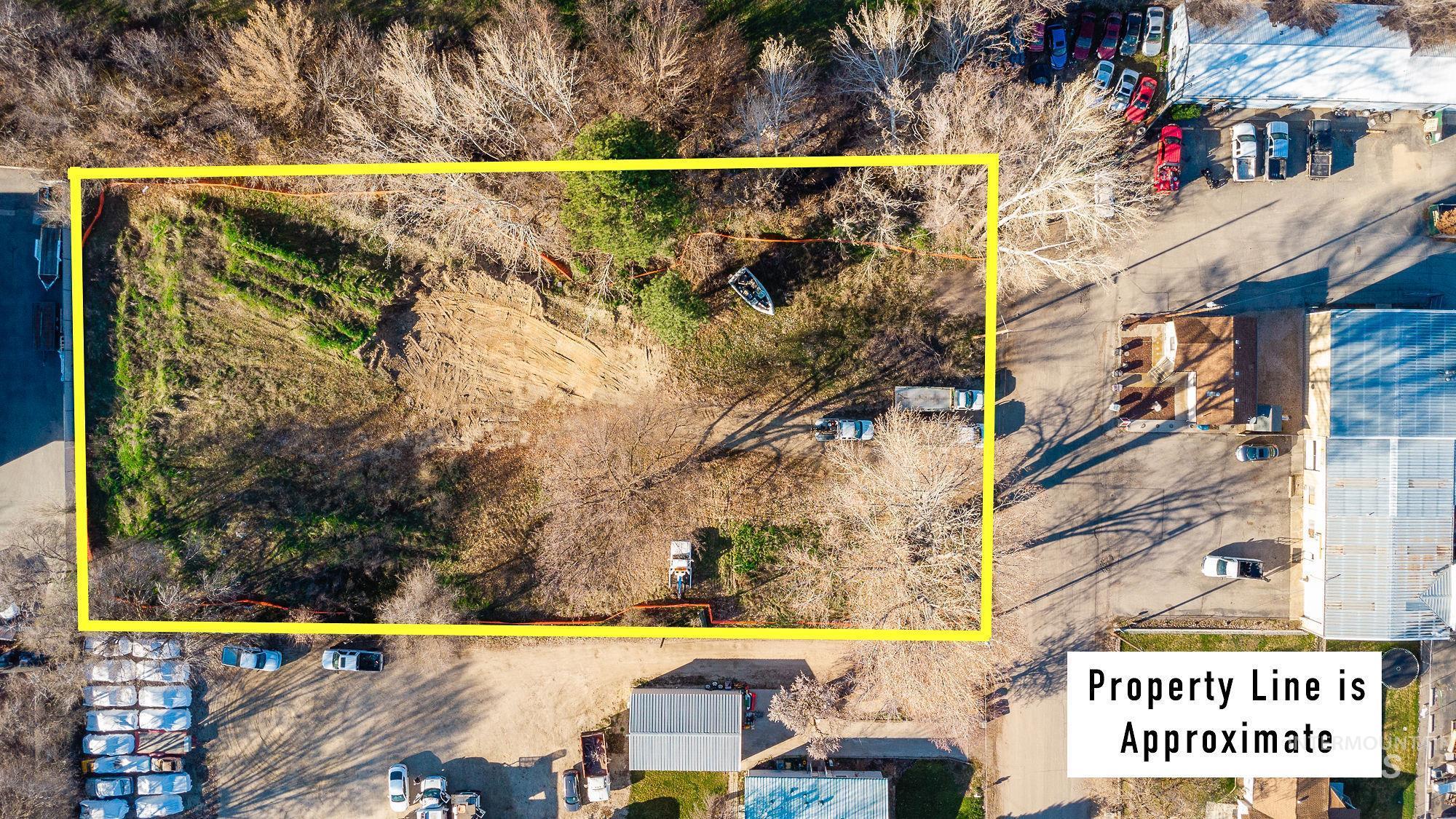 215 W 39th St Property Photo 5