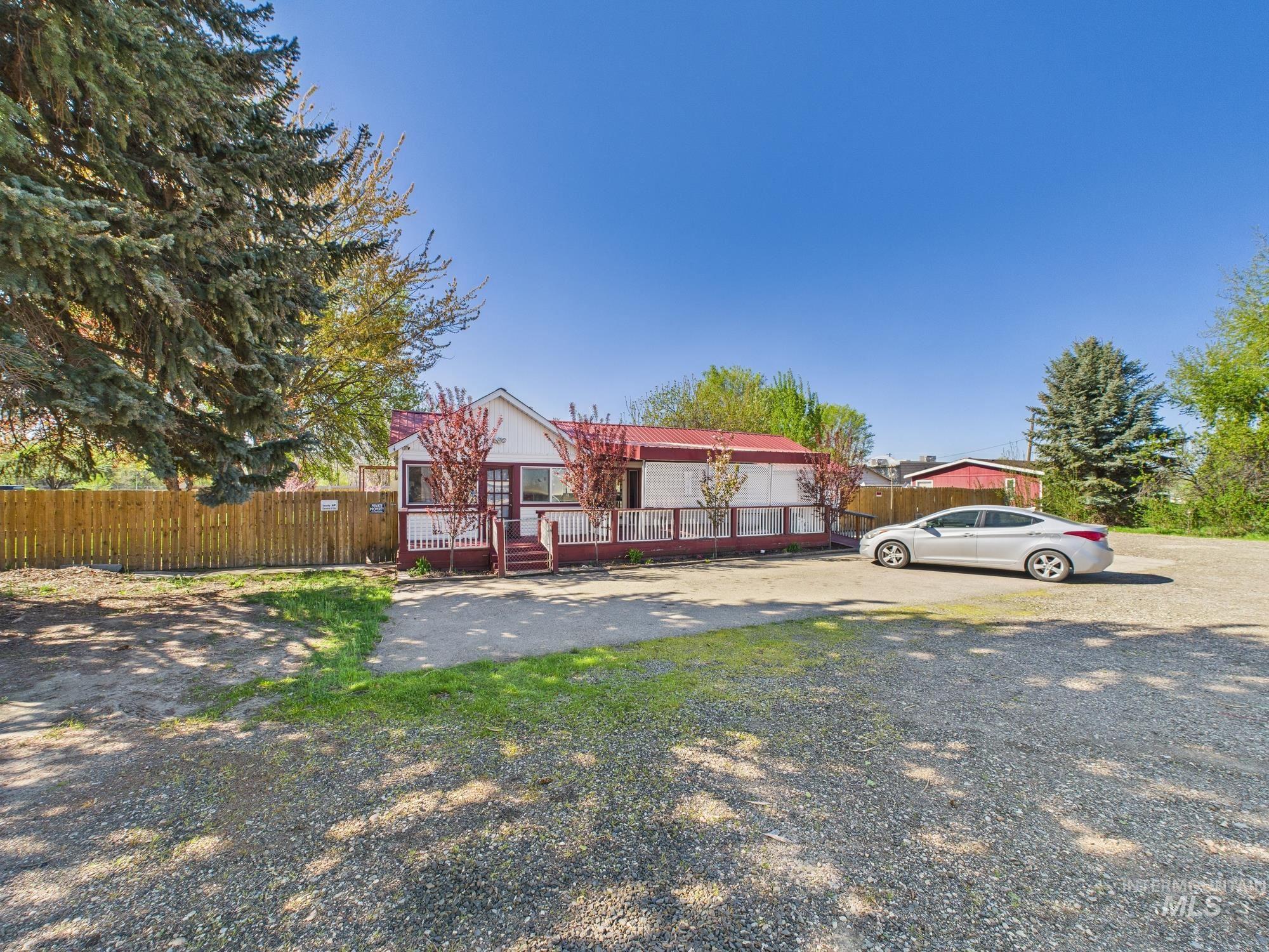 201 E 12th Street Property Photo 1